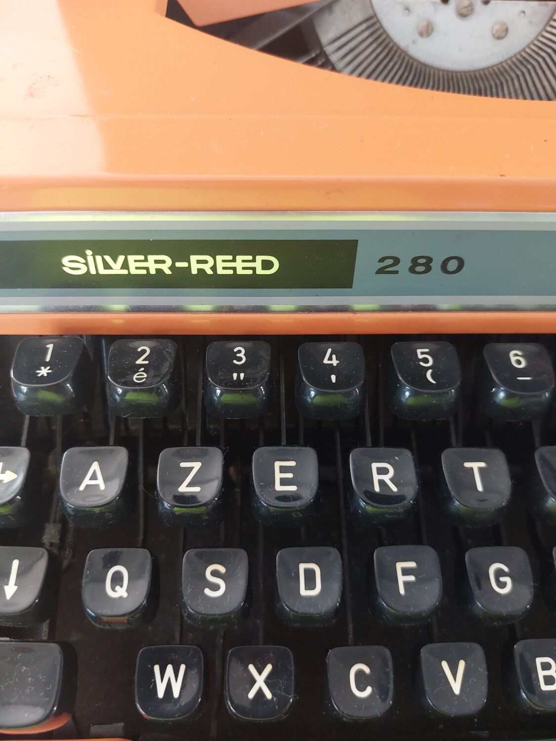 Machine à écrire Silver-Reed 280 orange vintage
