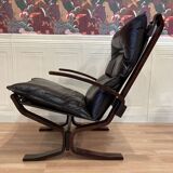 Pair of "Scandinavian design" leather armchairs, 1950s "Ingmar Relling" style.
