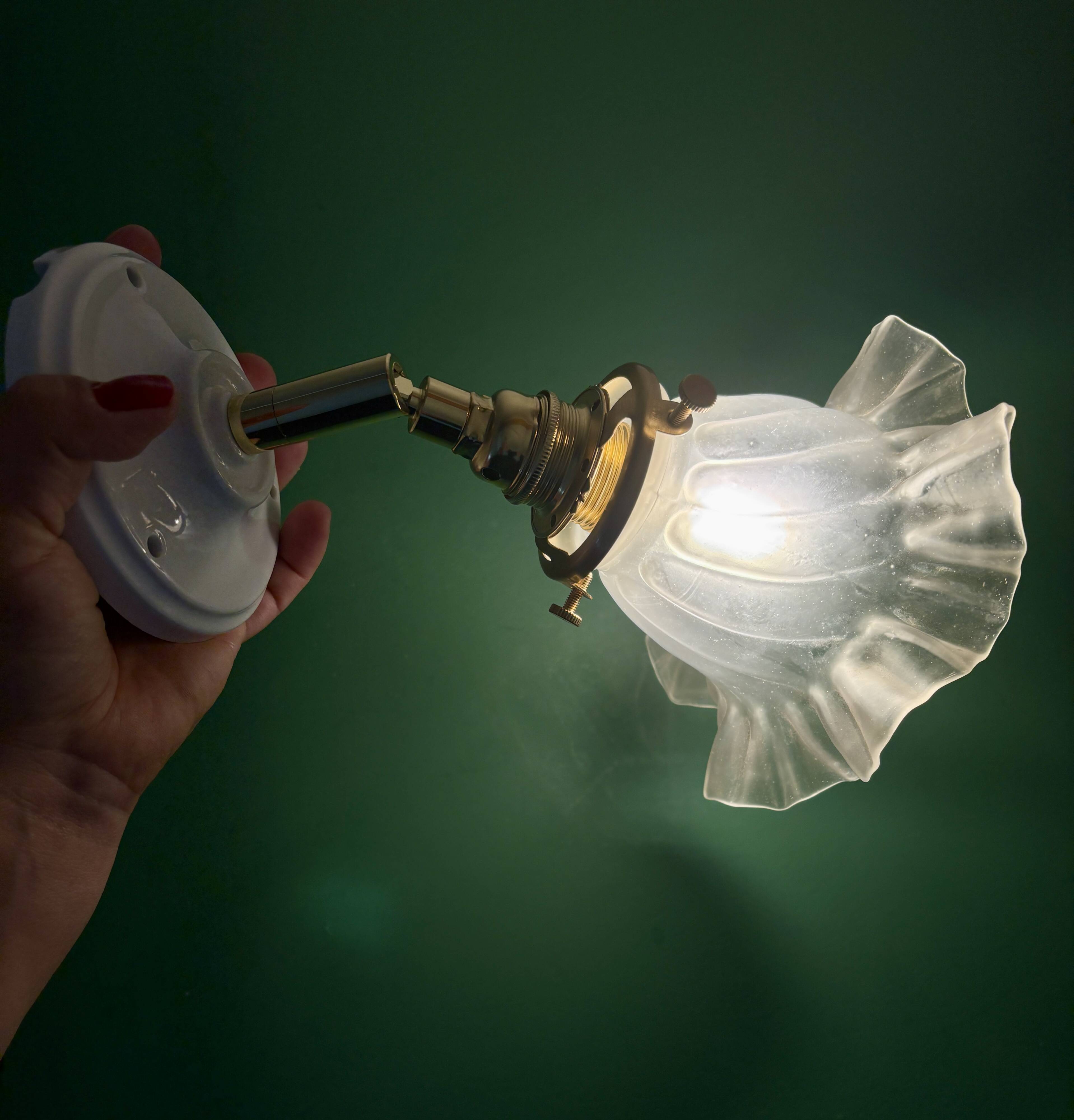 Applique tulipe vintage en verre dépoli