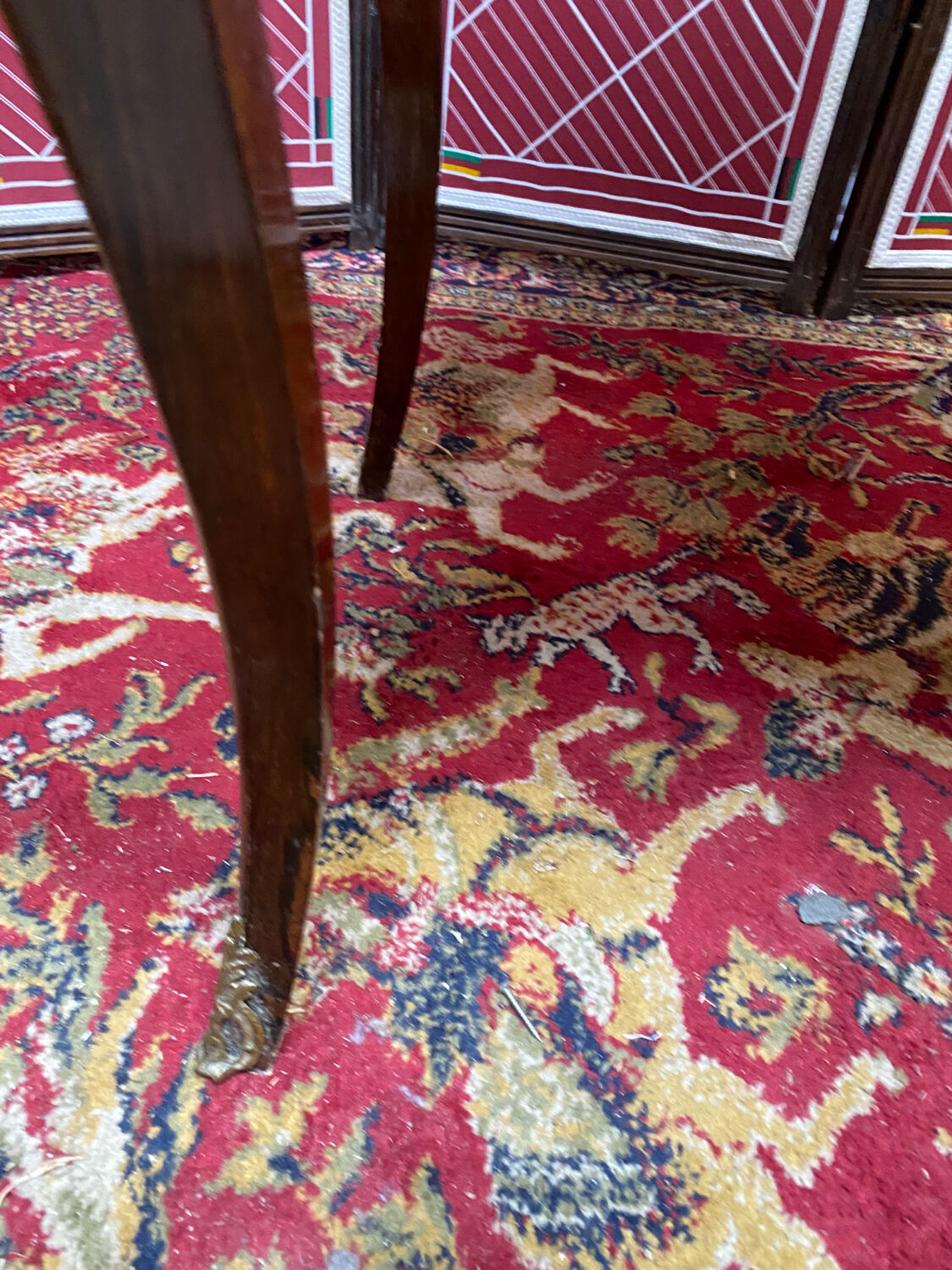 Wriitng desk laiding Louis XV style with secret compartment