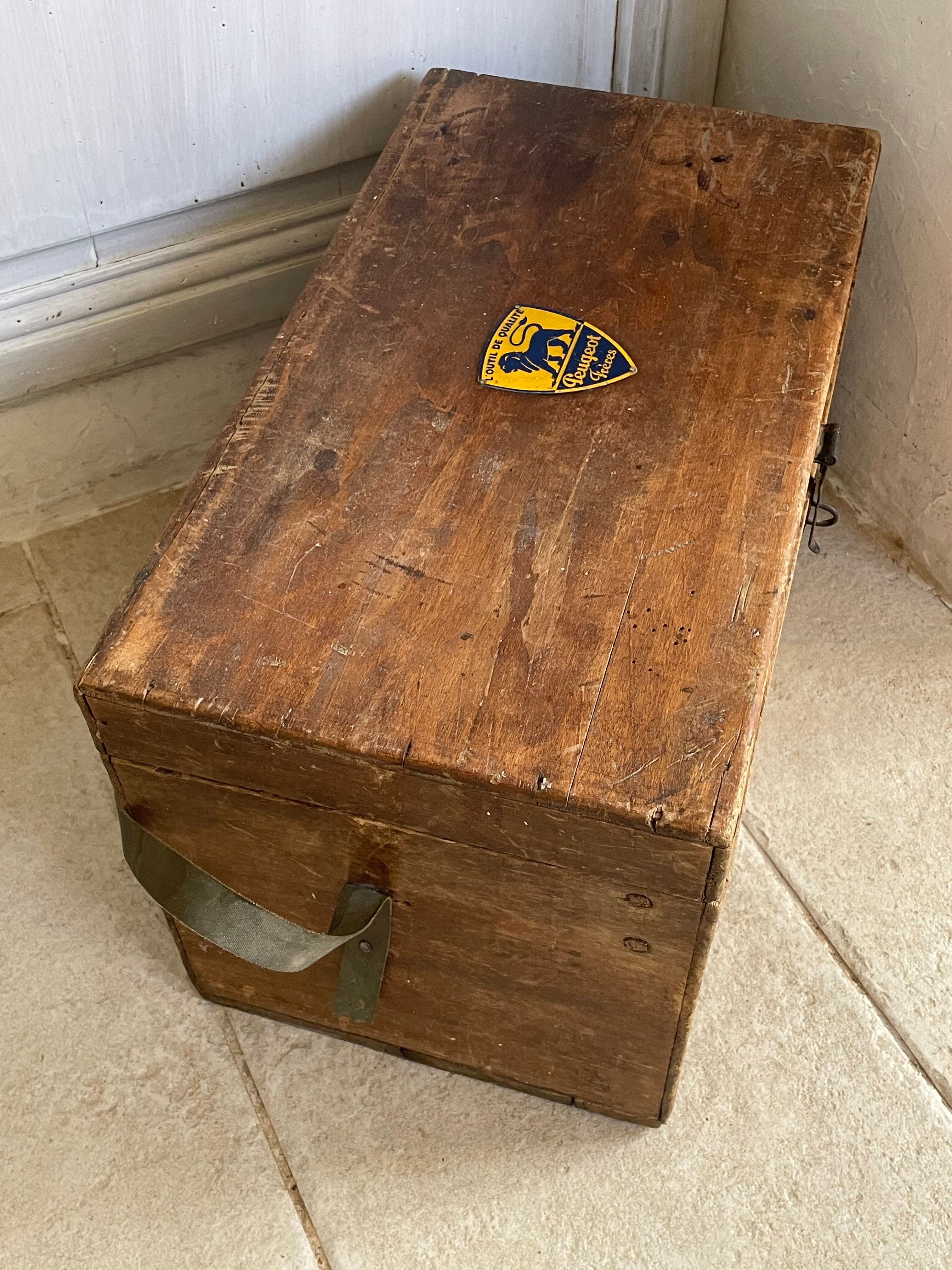 Wooden trunk Peugeot brothers