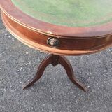 Pedestal table