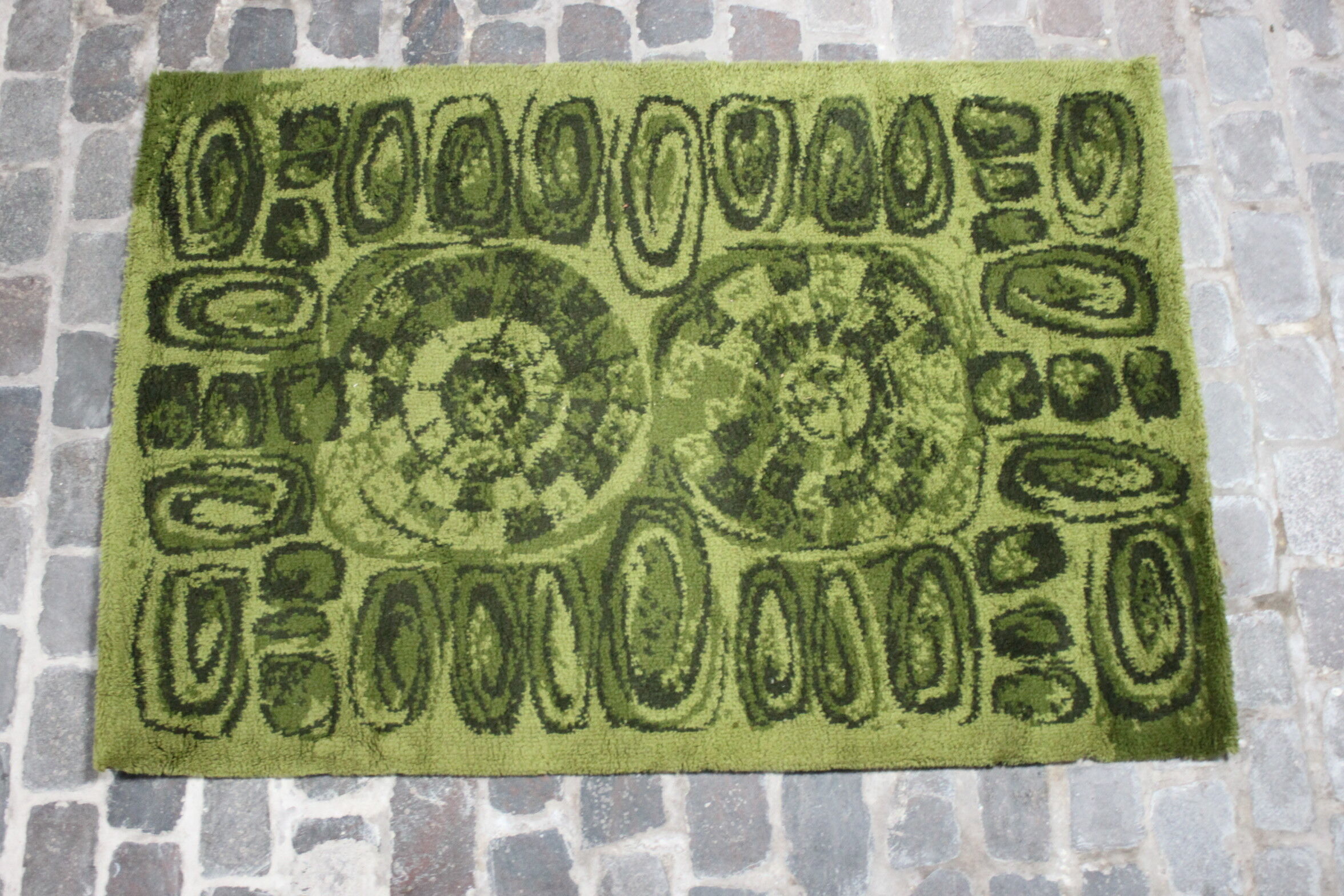 Space age green wool rug by B.I.C carpets Kortijk, Belgium 1970s