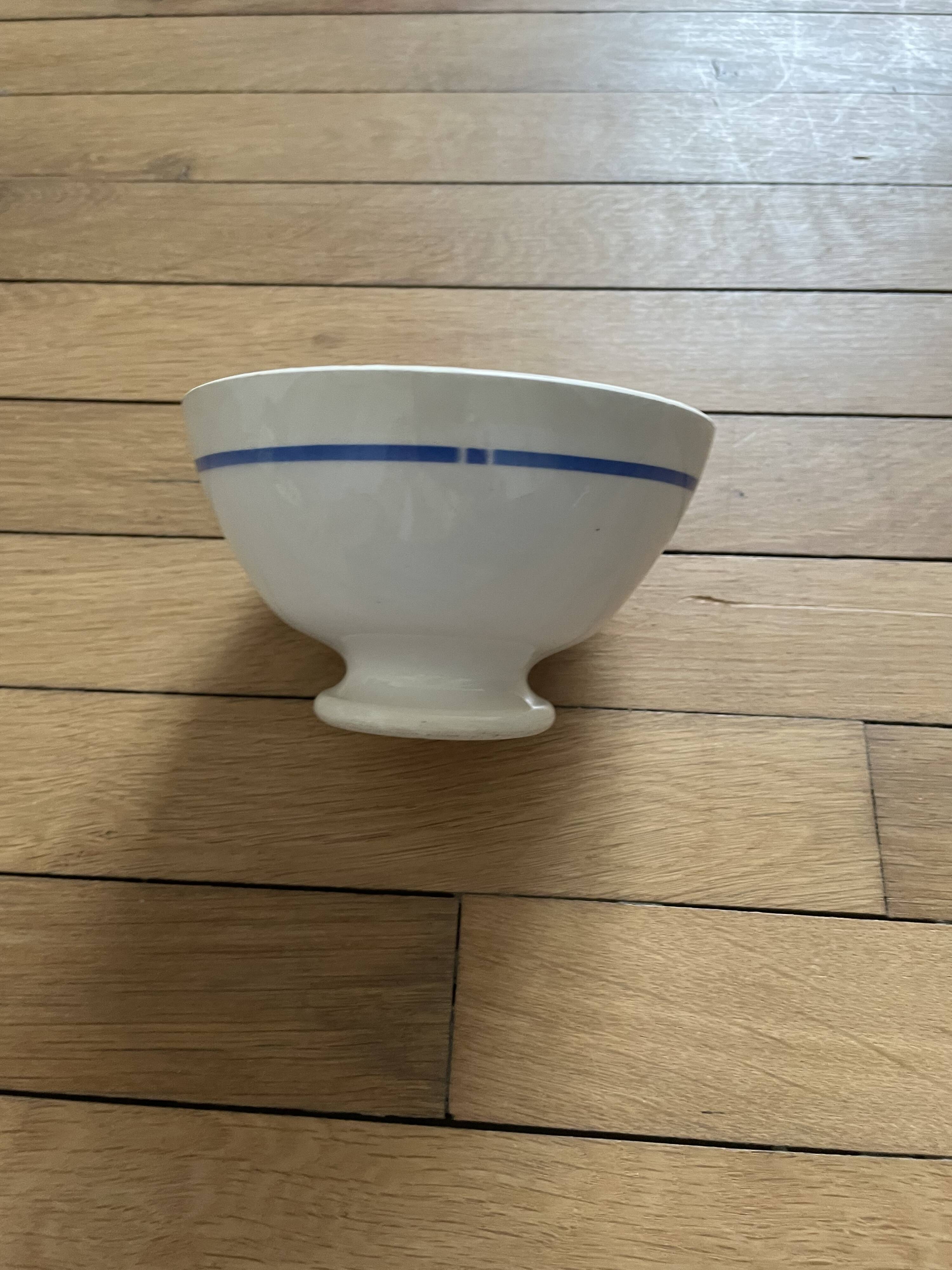 Bolt on pedestal 251013