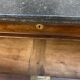 Commode anglaise vers 1920 plaquée acajou et plateau marbre
