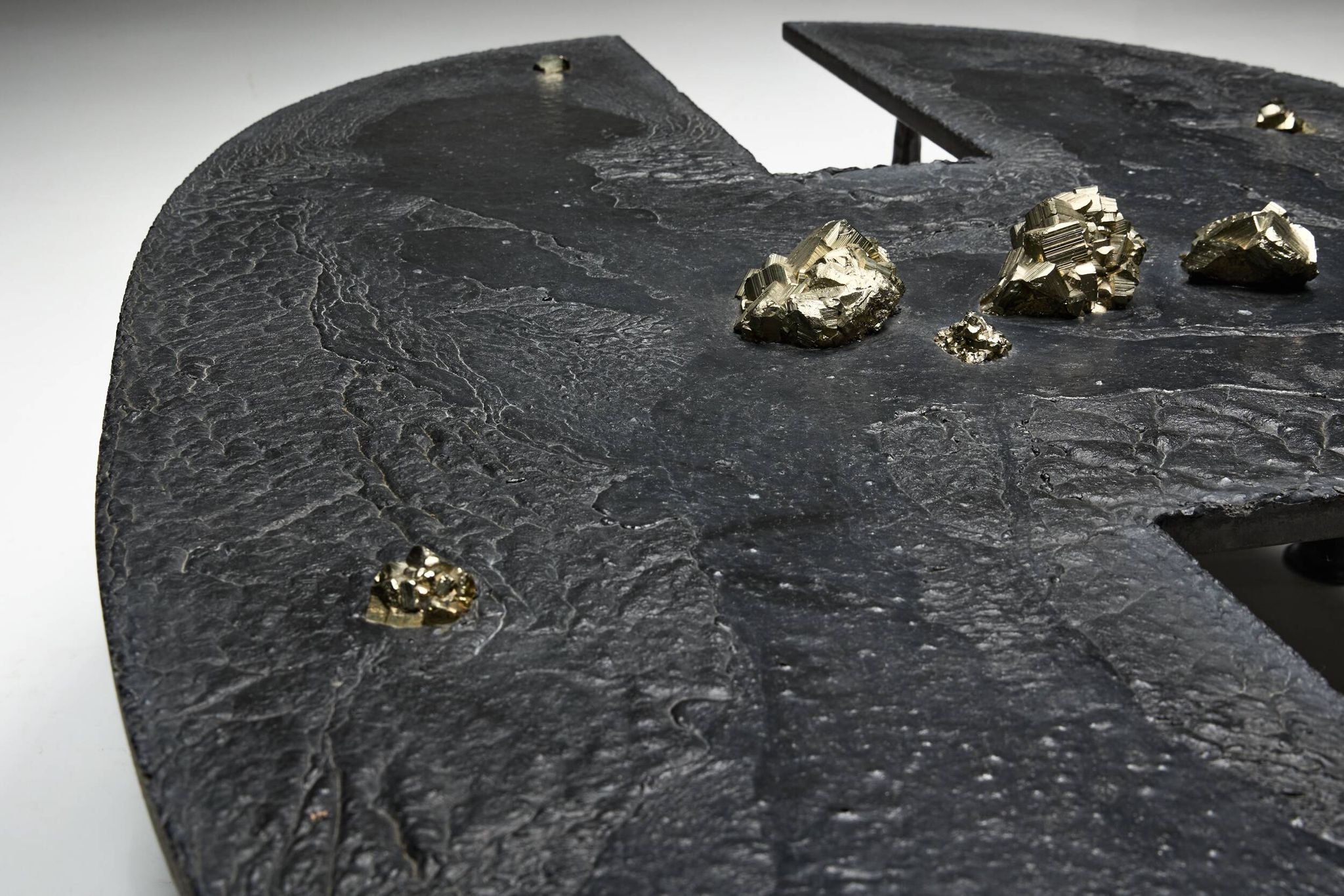 Table basse en fer brutaliste de Thomas Serruys, Belgique, 2019