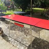 Vintage table in red formica vermillion