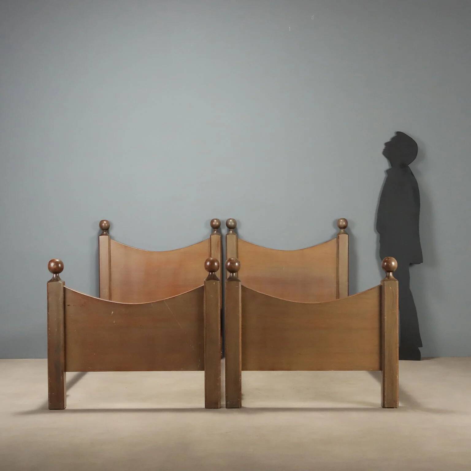 Pair of vintage single beds in the style of L. Caccia Dominioni, 1960s.