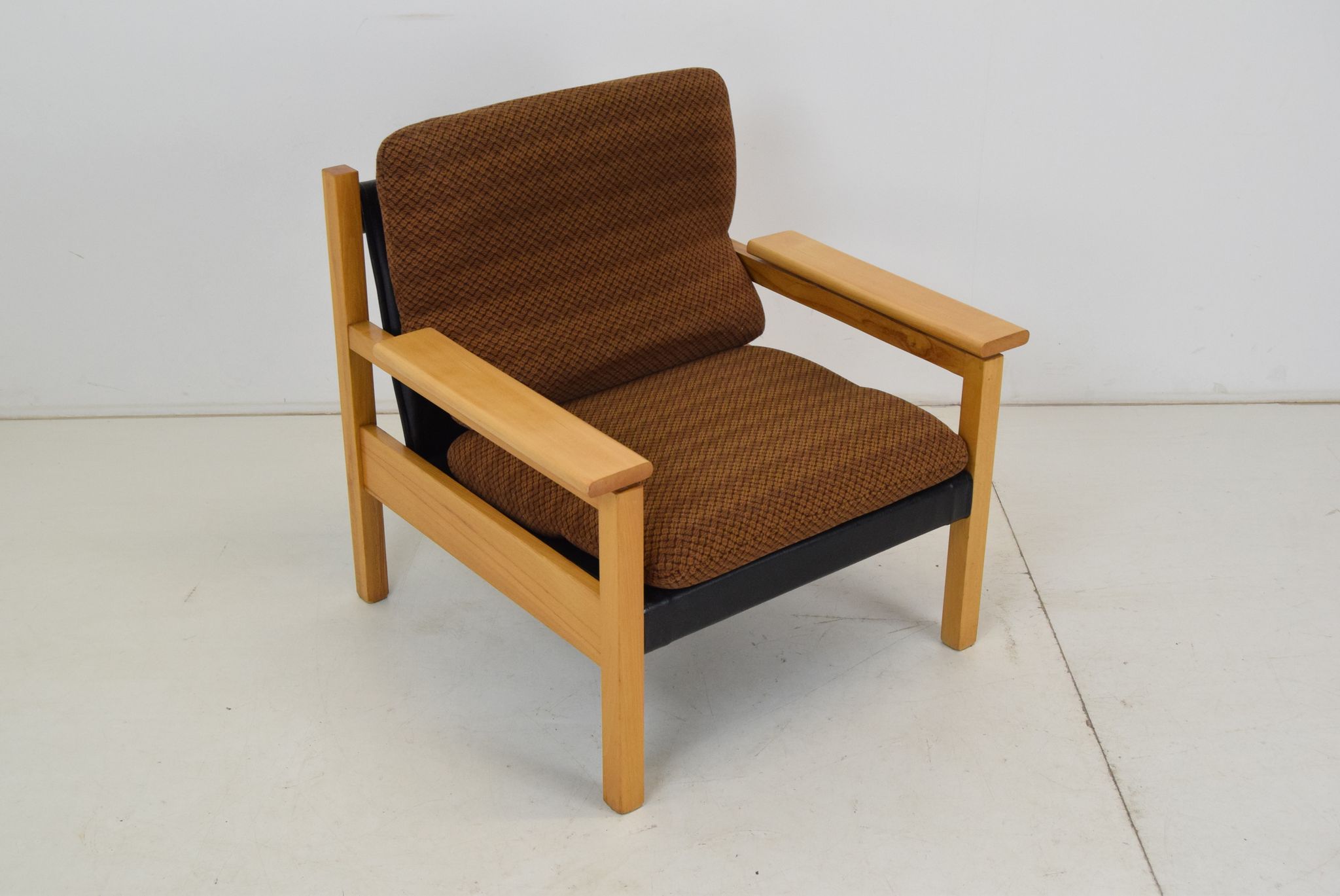 Fauteuil design du milieu du siècle, Tchécoslovaquie, années 1970.