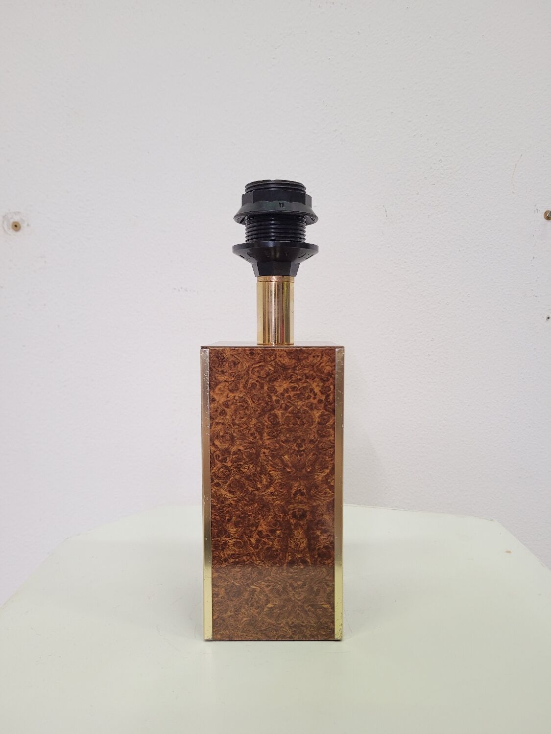 Vintage lamp in elm burl and brass from the 1970s