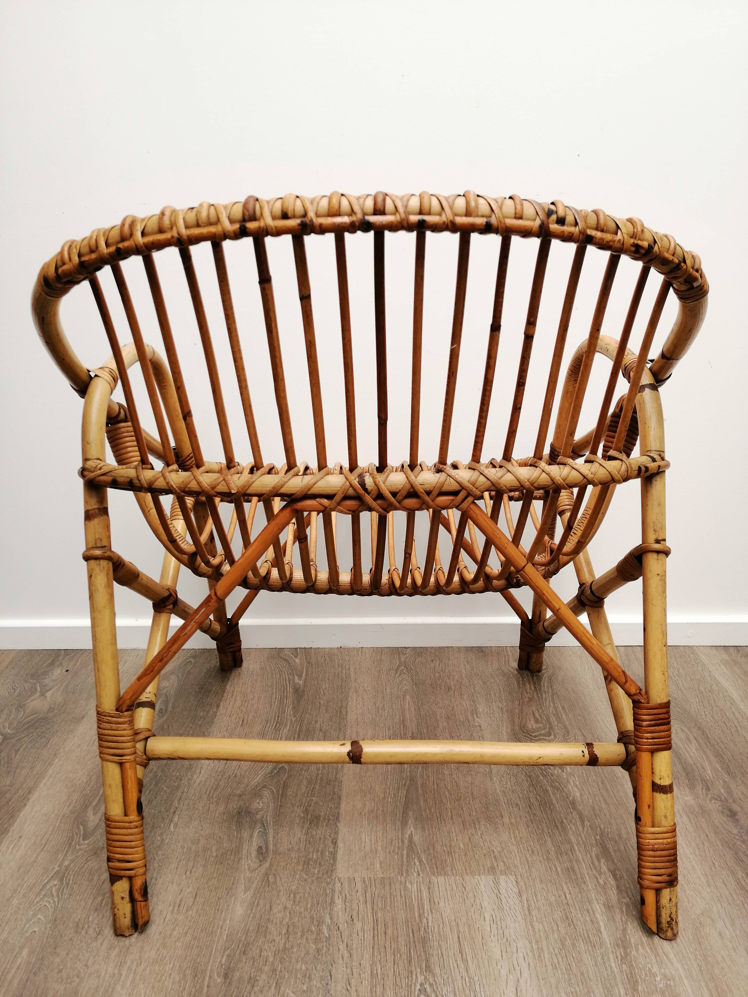 Tub rattan armchair