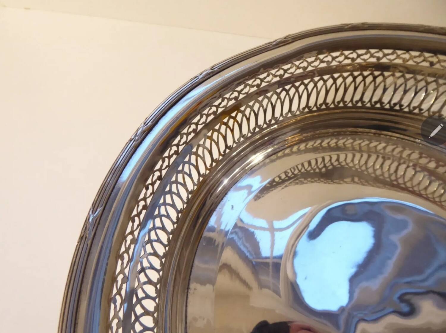 Large openwork basket in silver metal