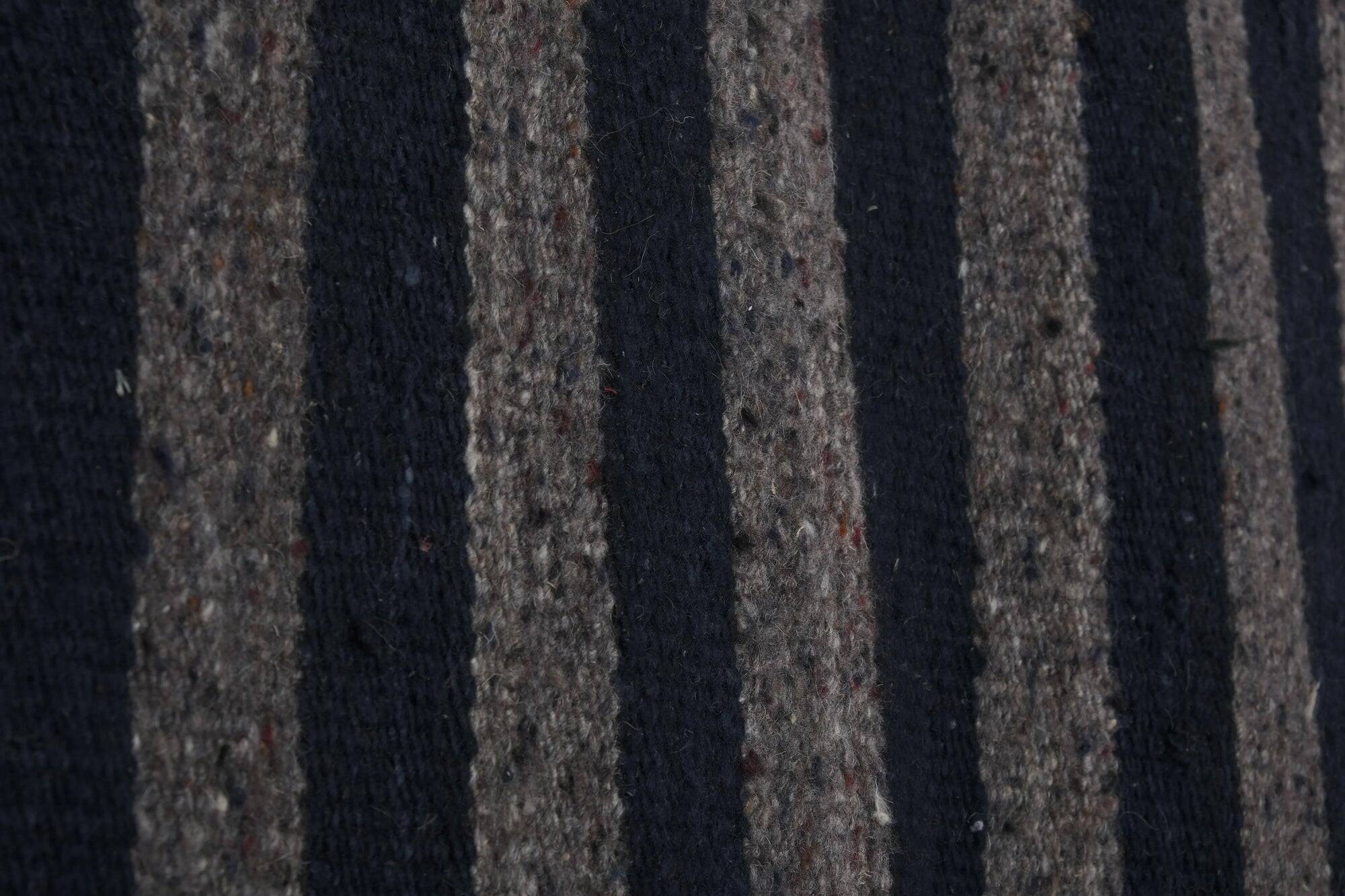 Vintage Turkish kilim, handwoven, 287x330 cm.
