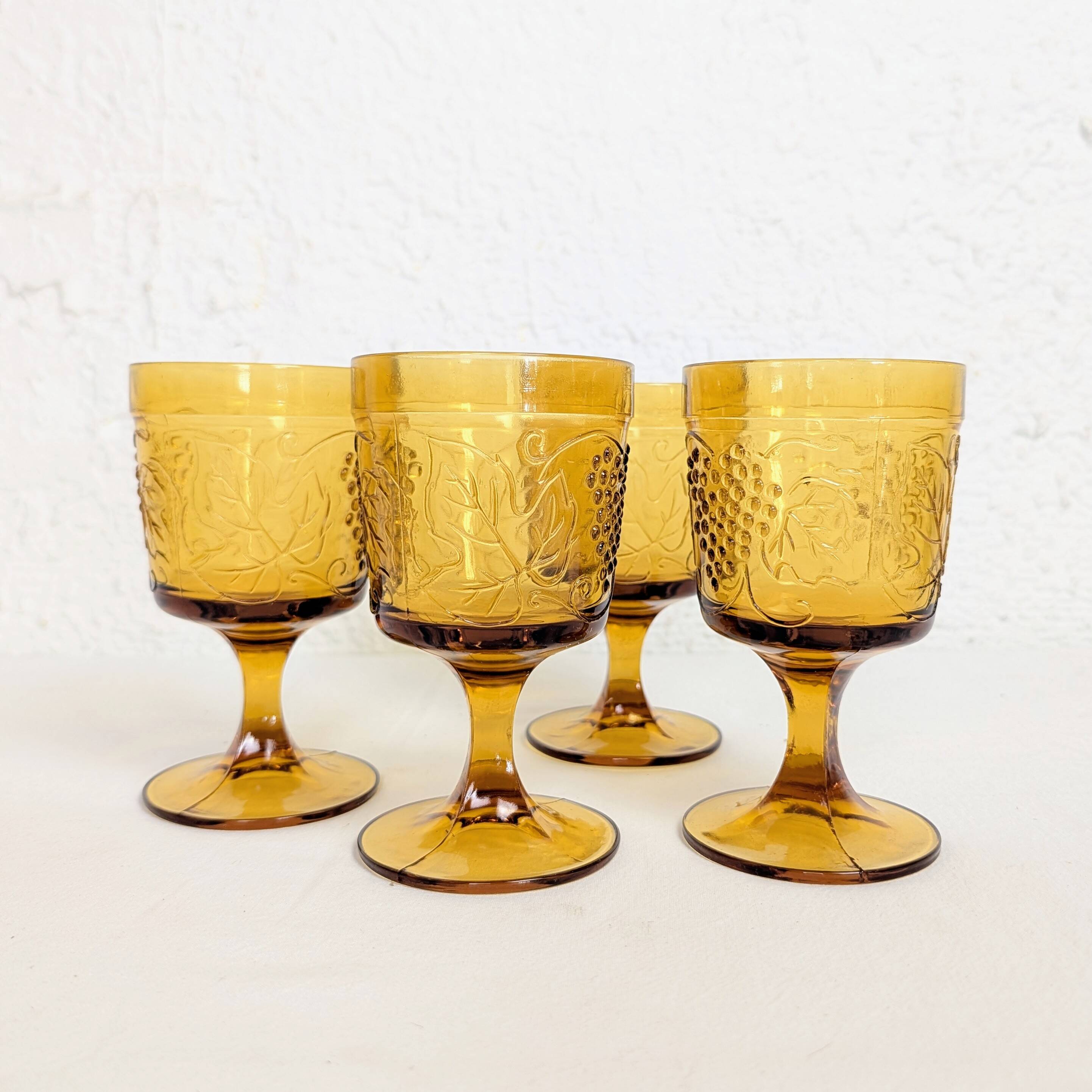Verre à pied ambré motif vendange vintage