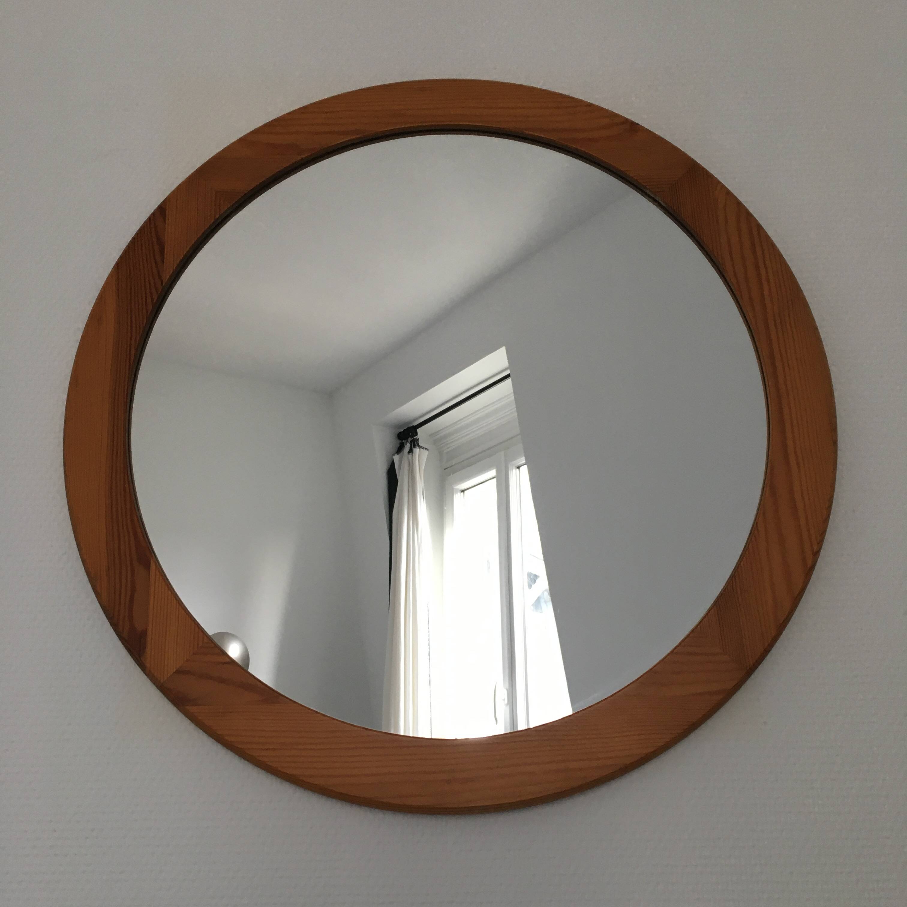 Miroir rond en pin vernis