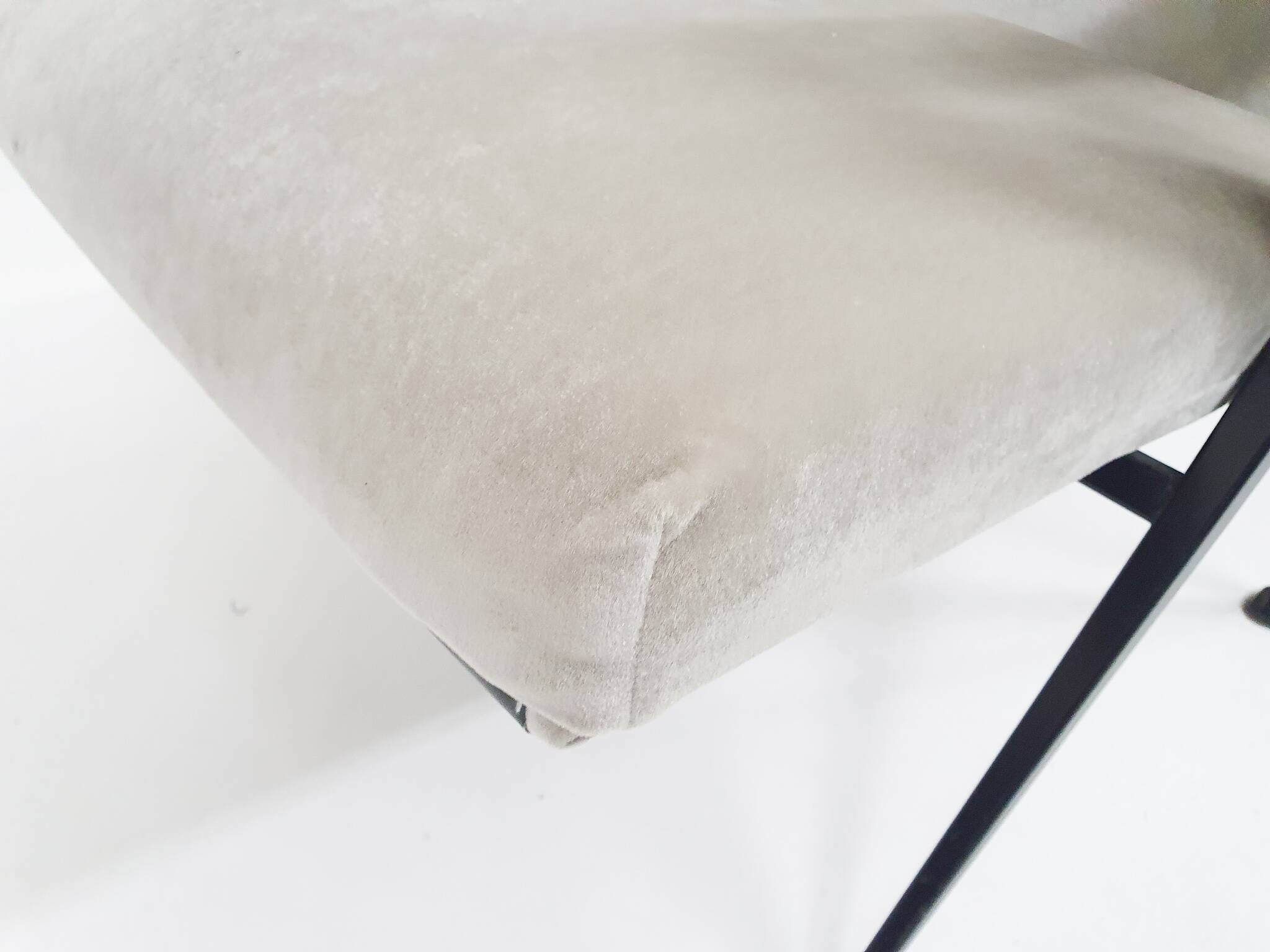 Set of two "Repose" lounge chairs by Friso Kramer for Ahrend de Cirkel, The Netherlands 1959