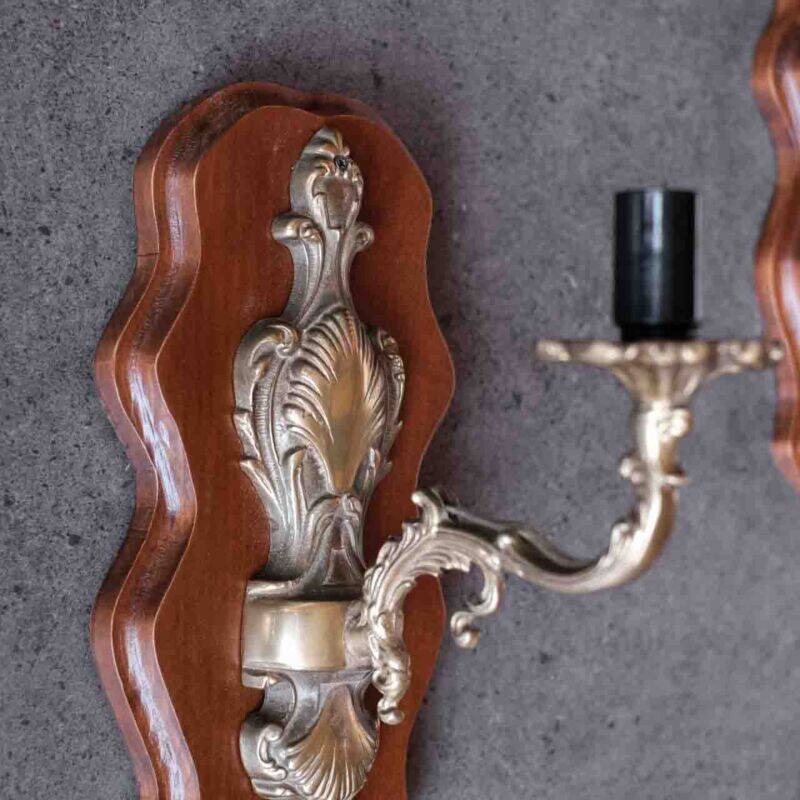 Paire d’appliques murales vintage, style Louis XV, en métal patiné et bois