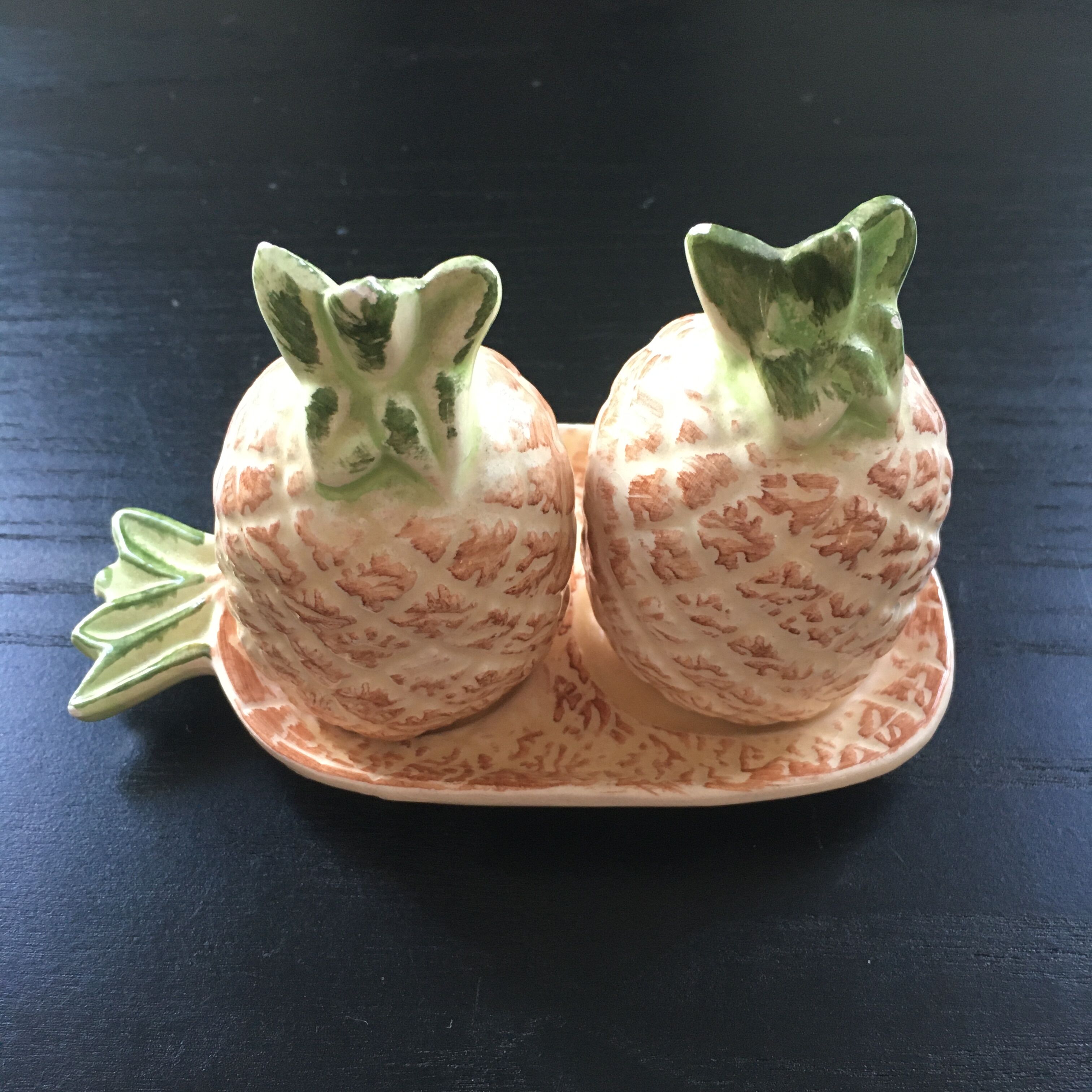 Pineapple salt and pepper set