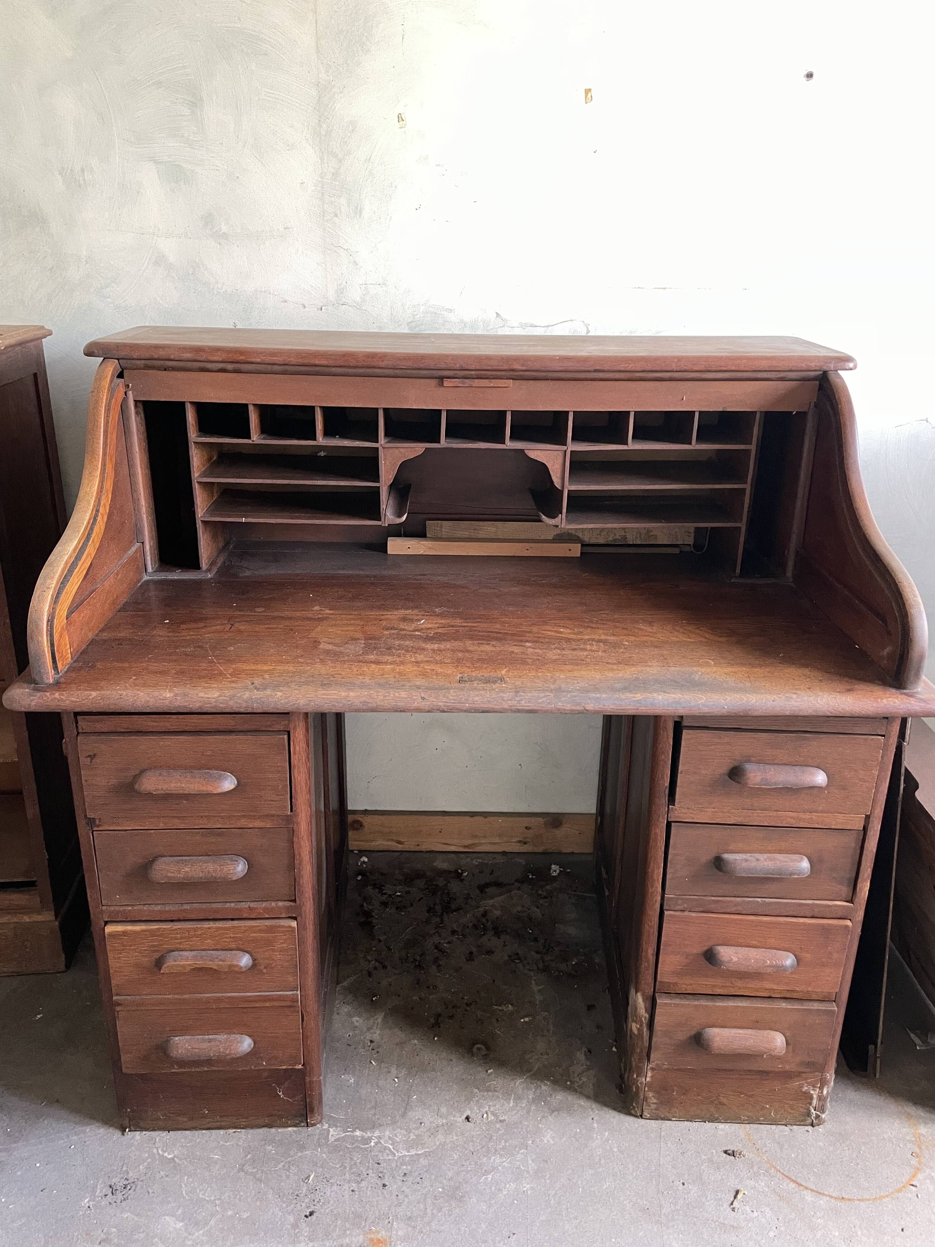 American office without curtain