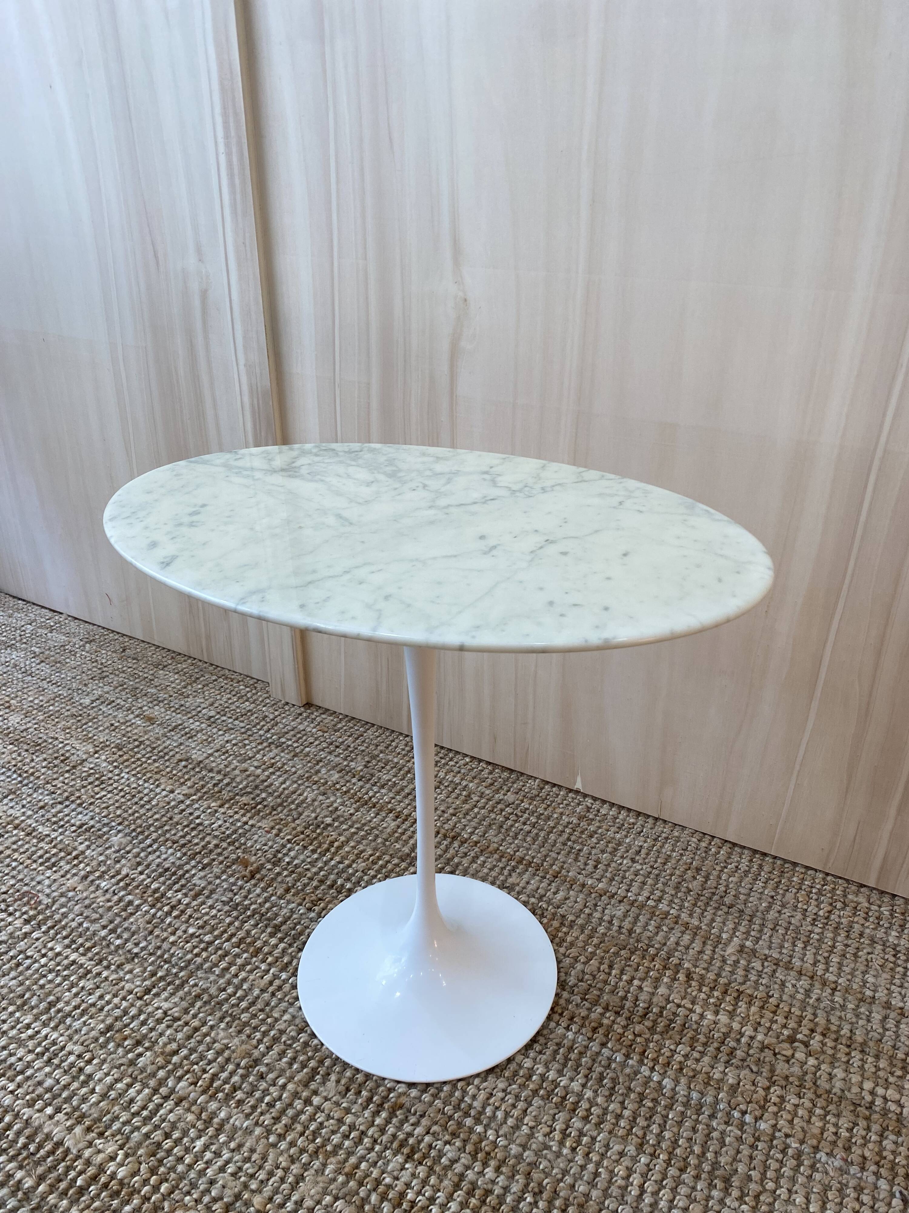 Calacatta Oval Side Table KNOLL