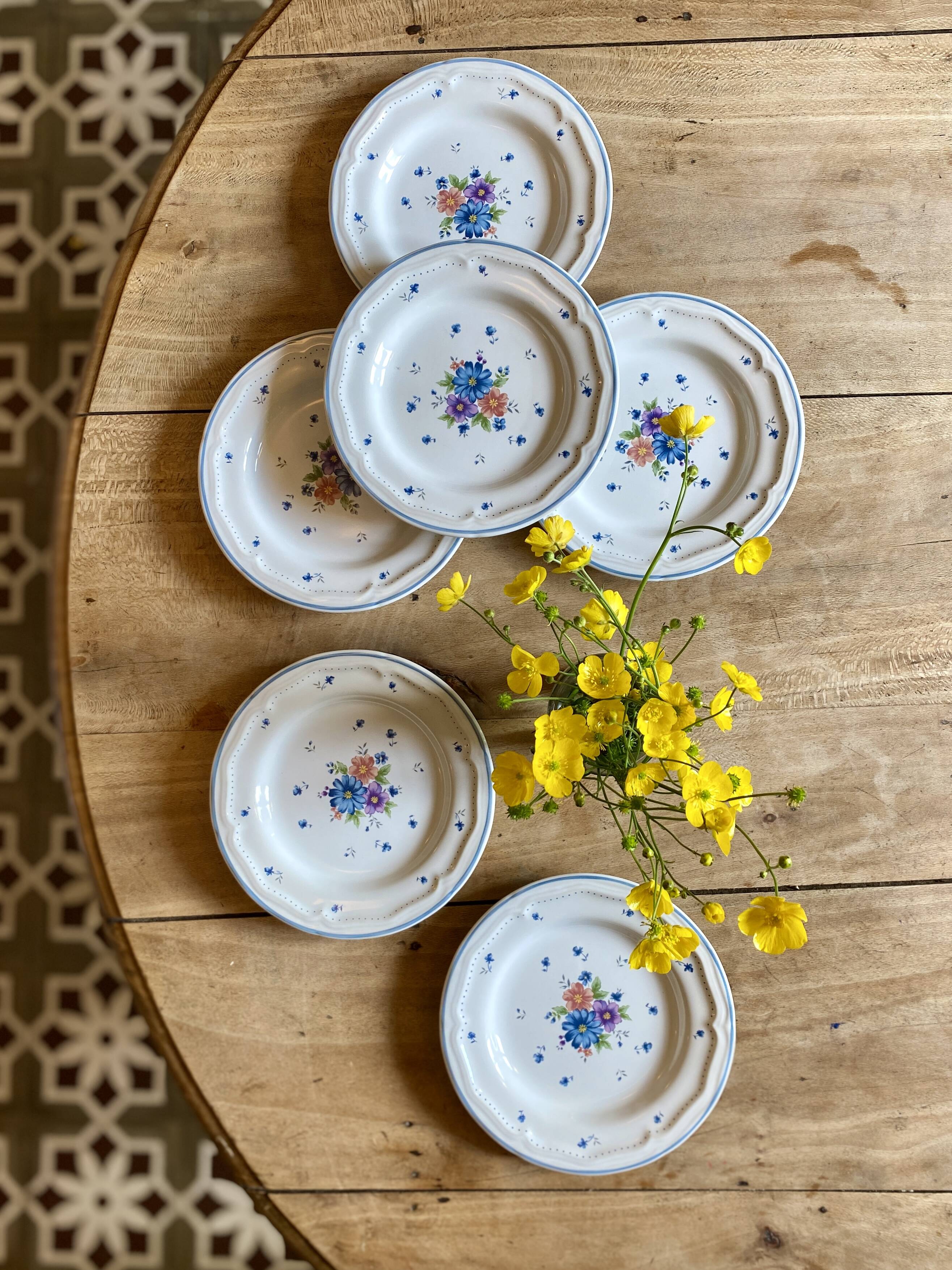 Set of 6 vintage dessert plates