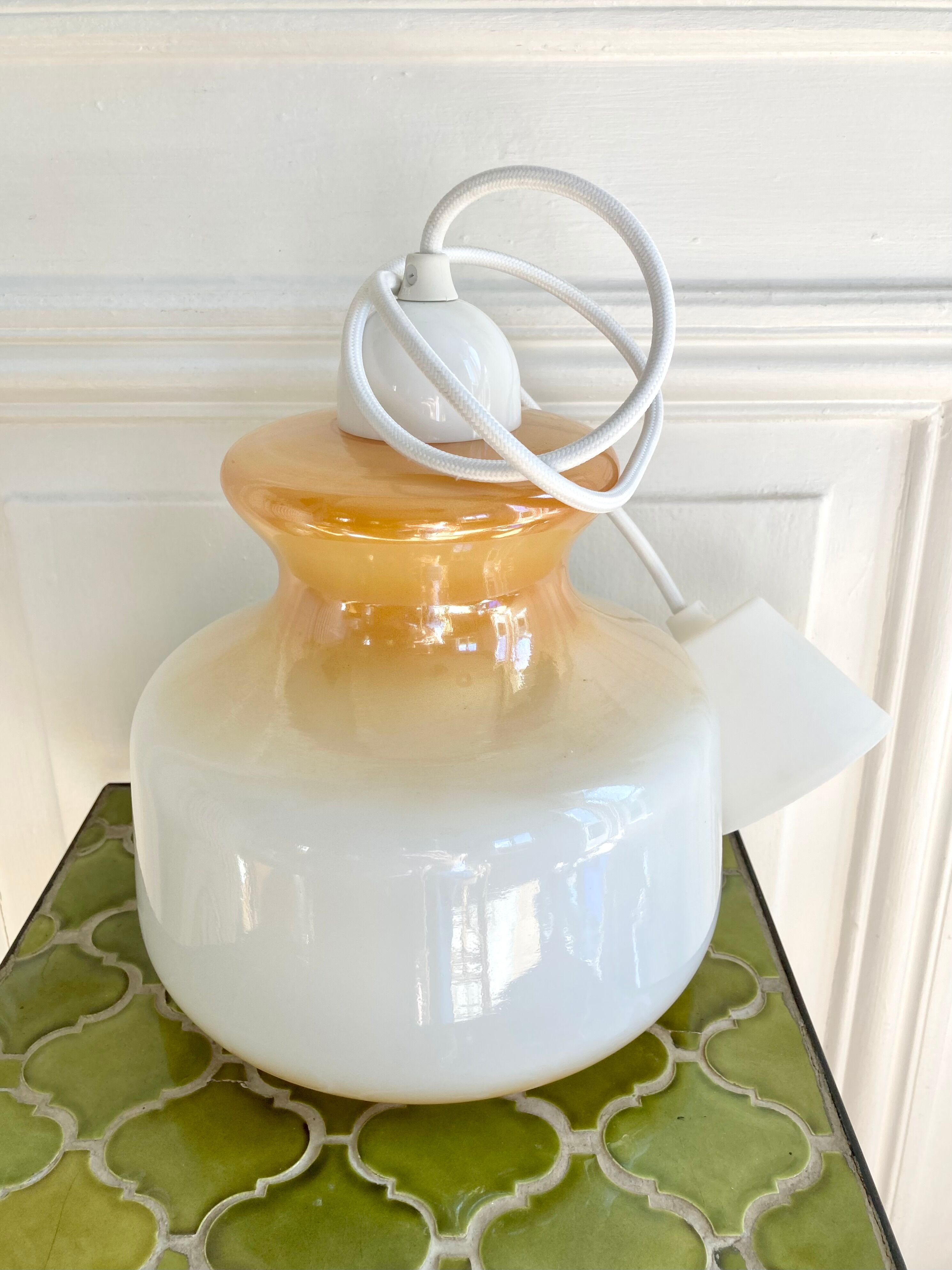 Suspension opaline années 70