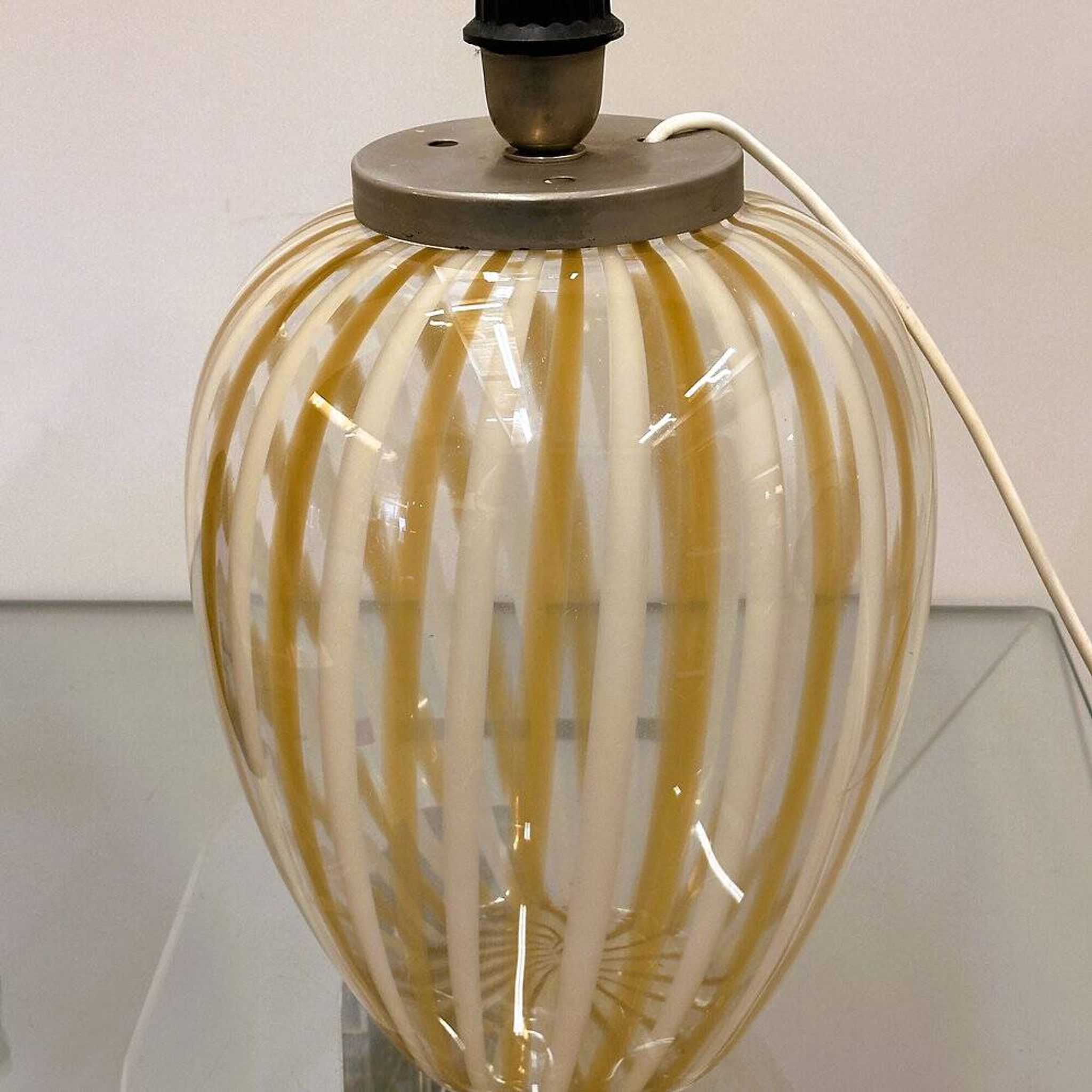 Elegant vintage Murano table lamp with swirled gold & white stripes, Italy 1980s
