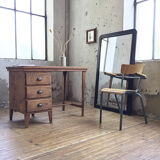 Master chair with armrests