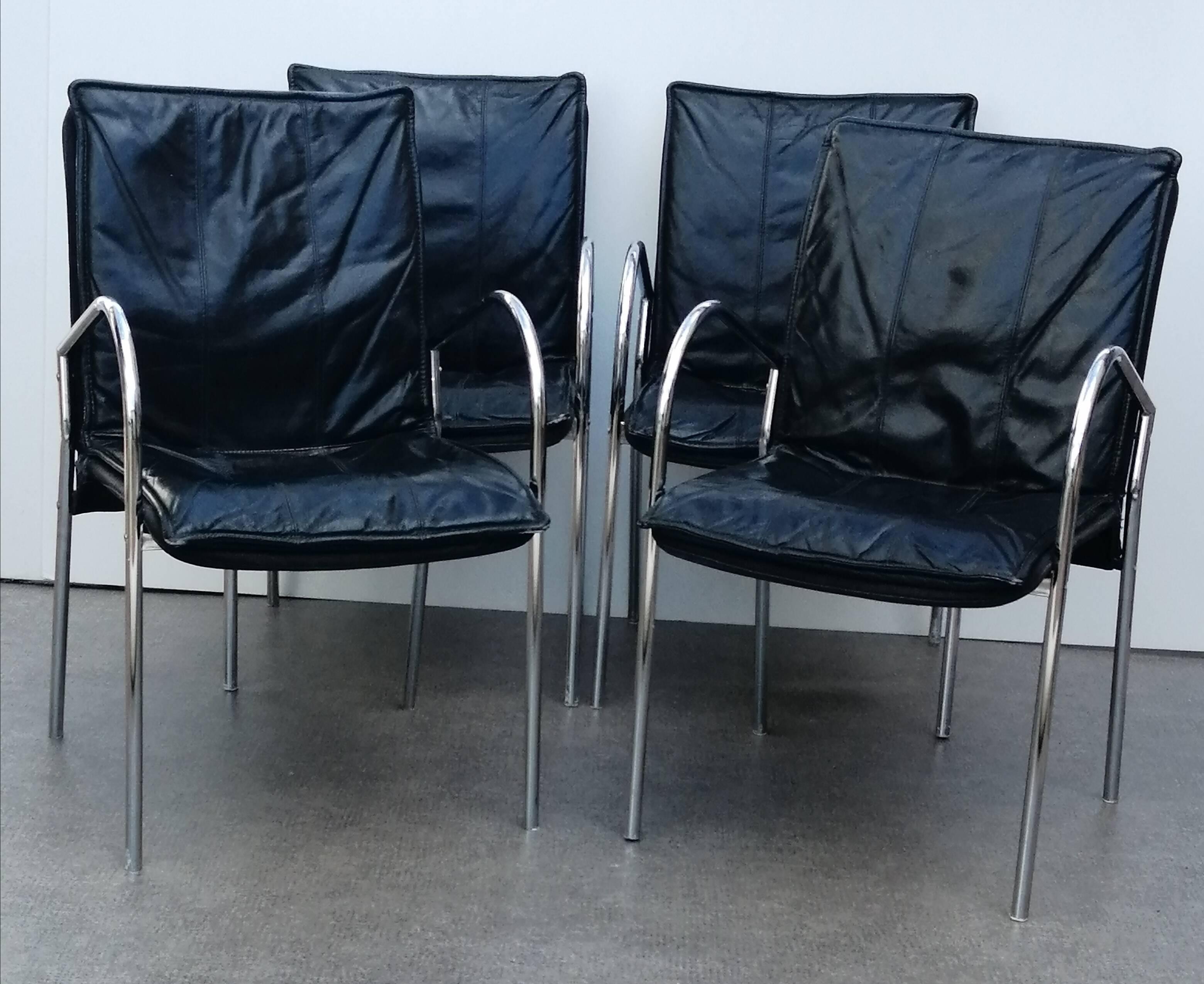 Set of 4 armchairs with chrome base and leather vintage design 1980