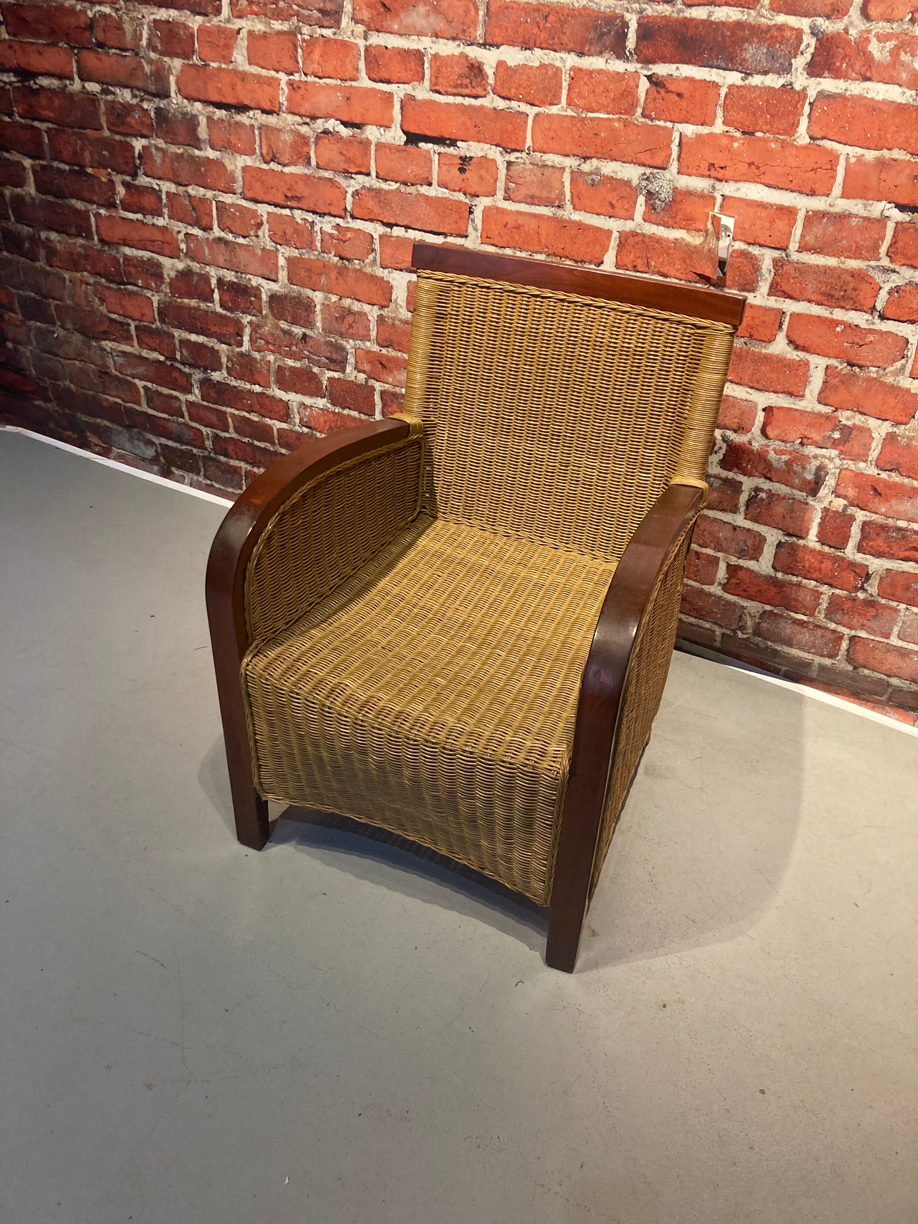 Fauteuil en rotin marron et doré