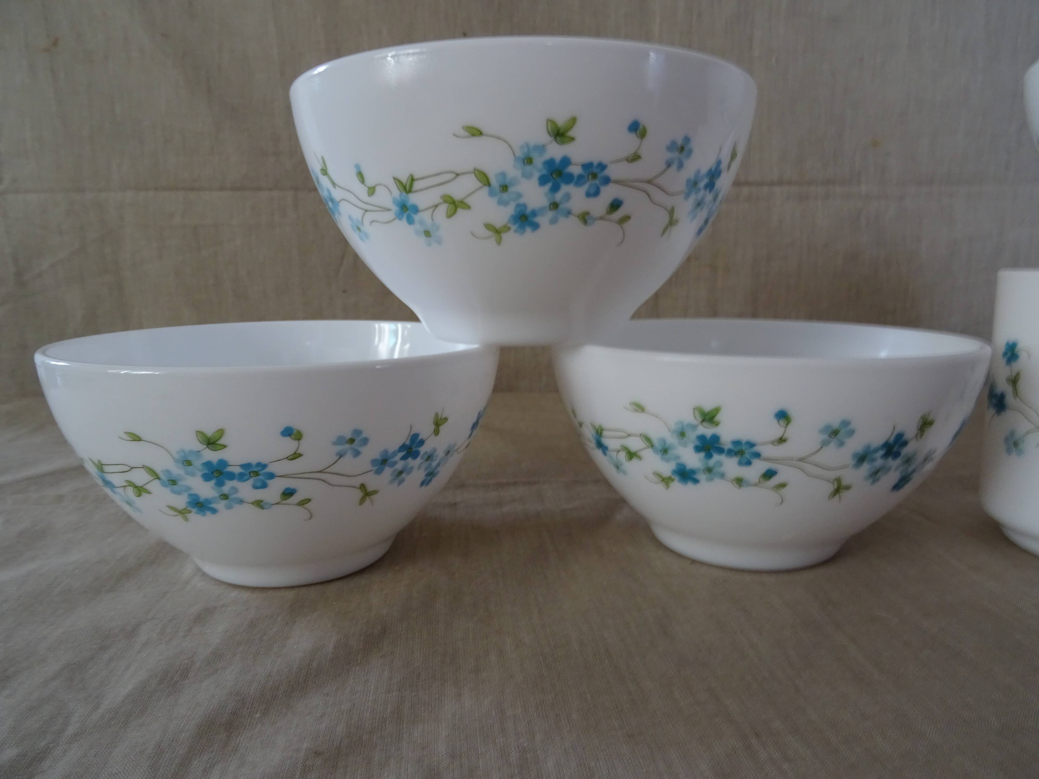 Set of 4 bowls and 2 mugs veronica arcopal small vintage blue flowers