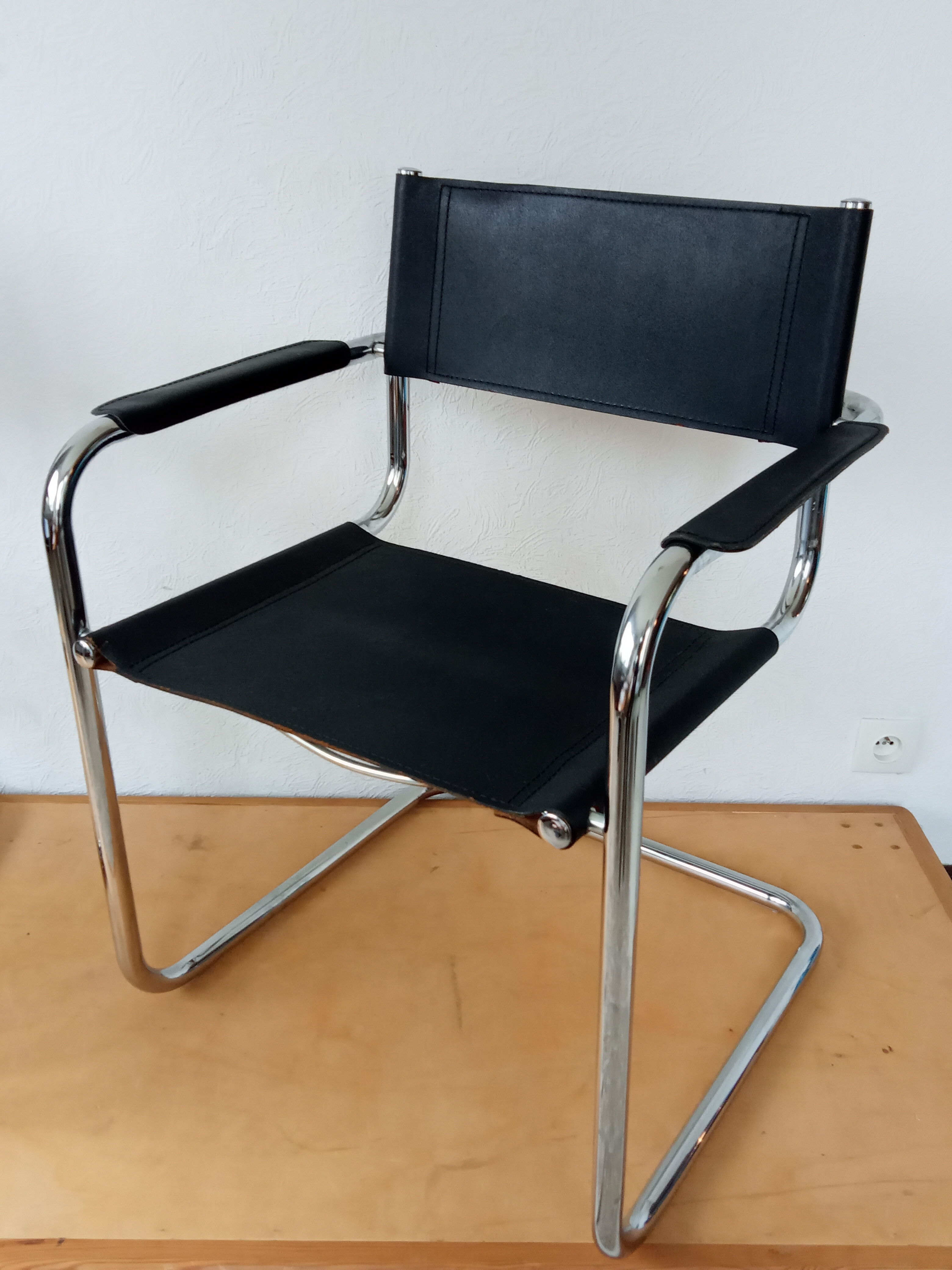 Leather and chrome armchair from the 70s/80s