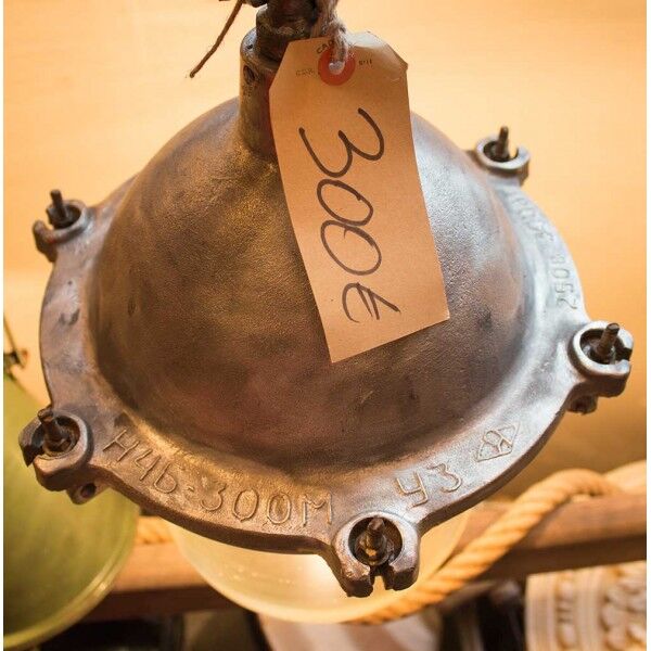 Industrial aluminum lamp with glass globe