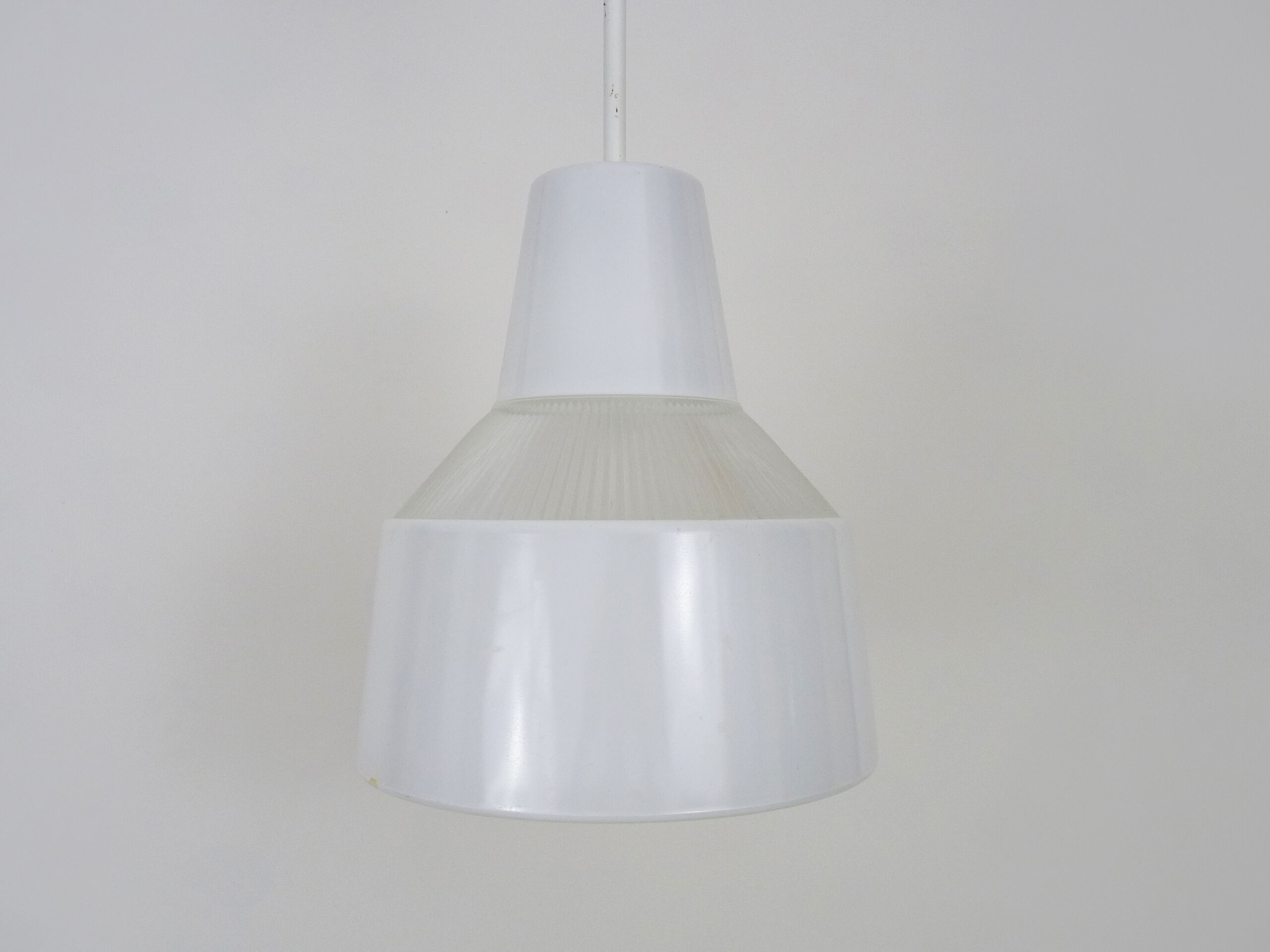 Vintage industrial suspension in glass and metal rod, factory, workshop, garage. Year 50