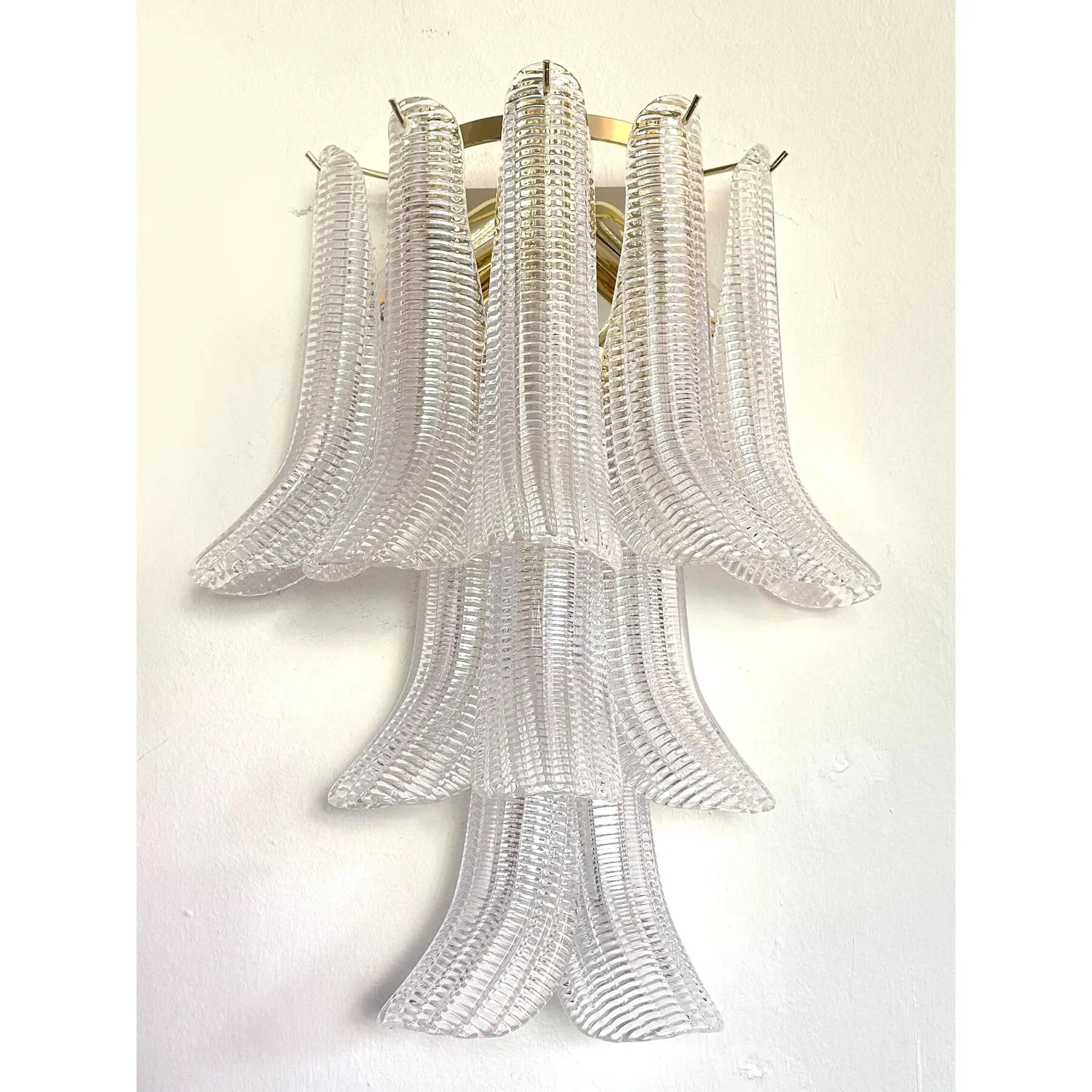 Contemporary Diamanted Transparent “Selle-Petali ” Murano Glass Wall Sconce