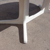 White oval Baumann table