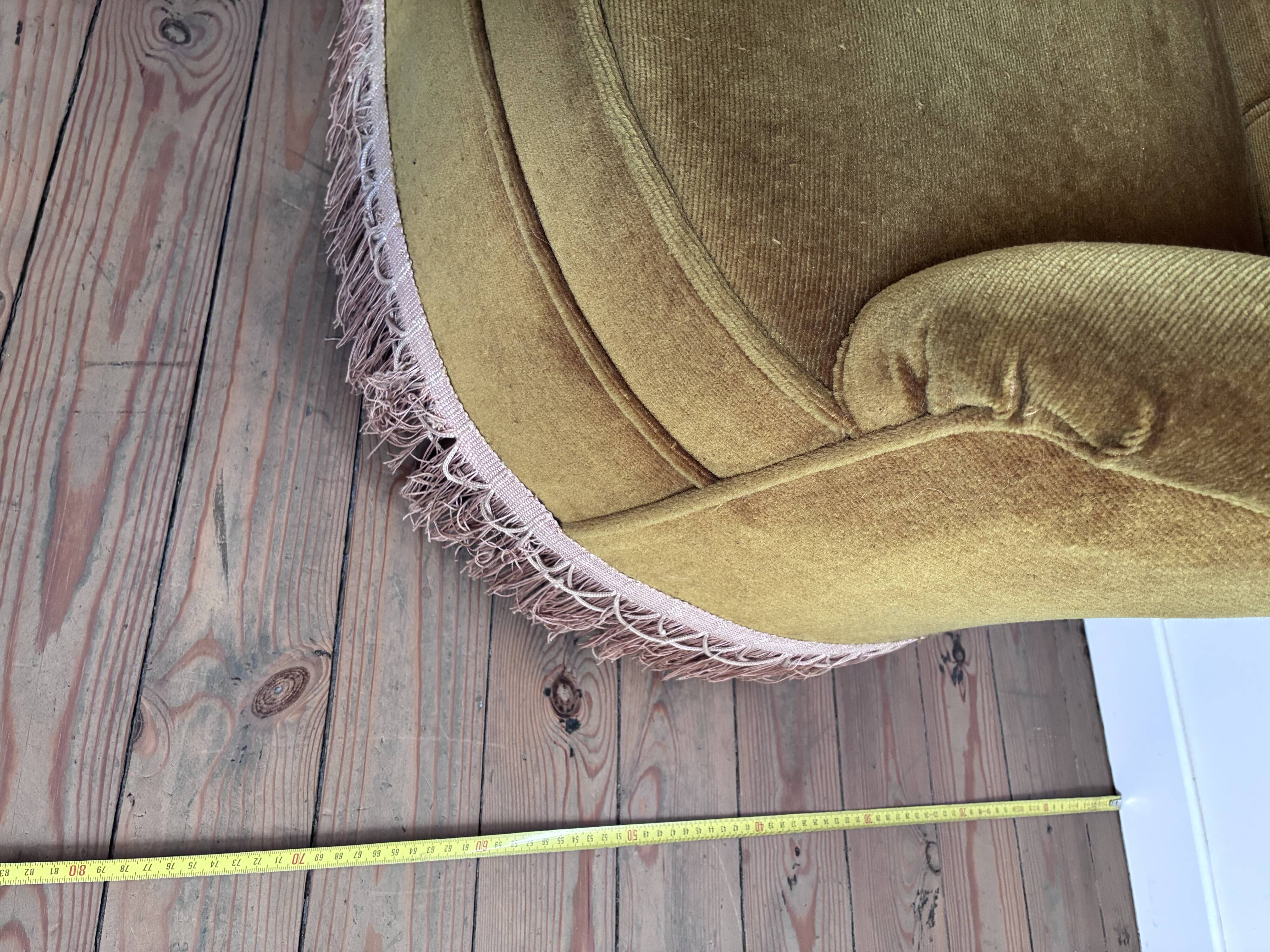 Two-seater toad sofa