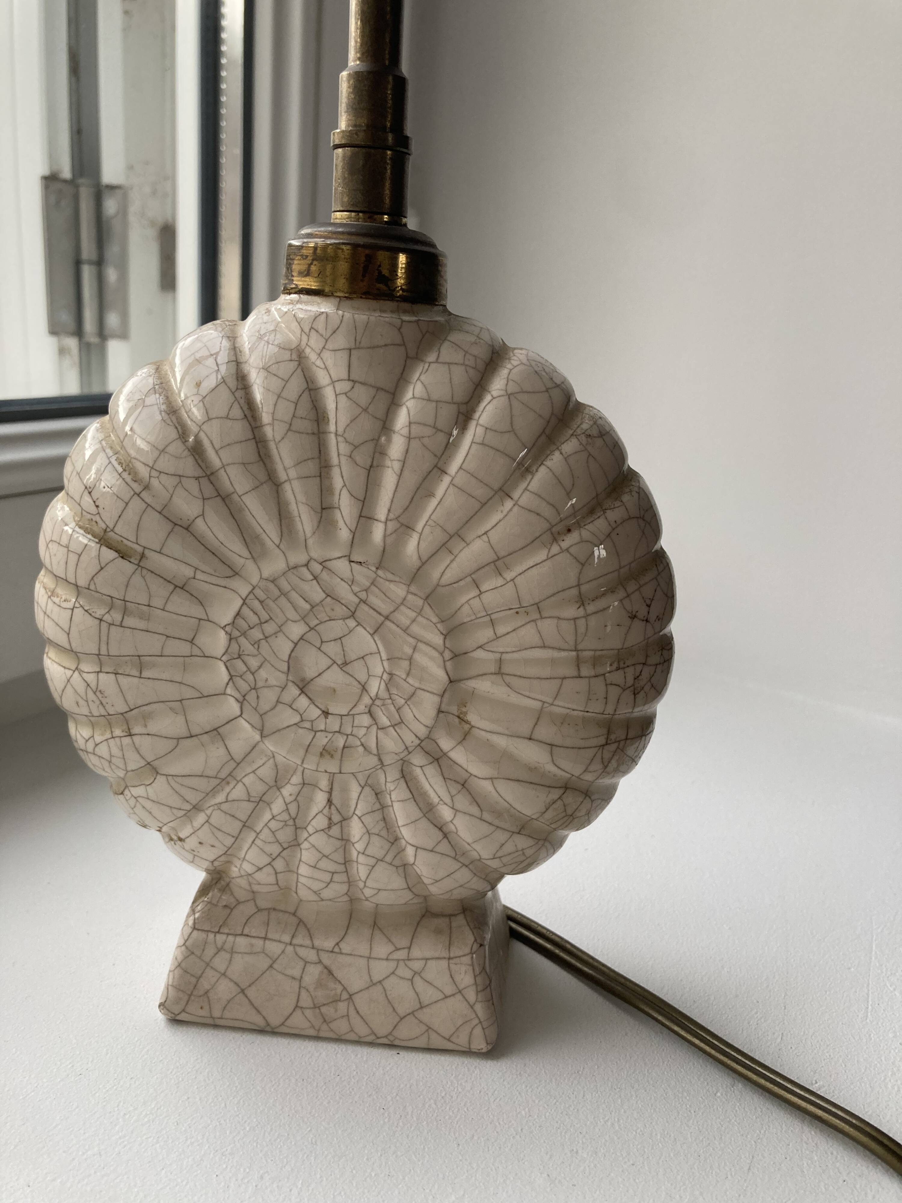 Cracked ceramic shell lamp base