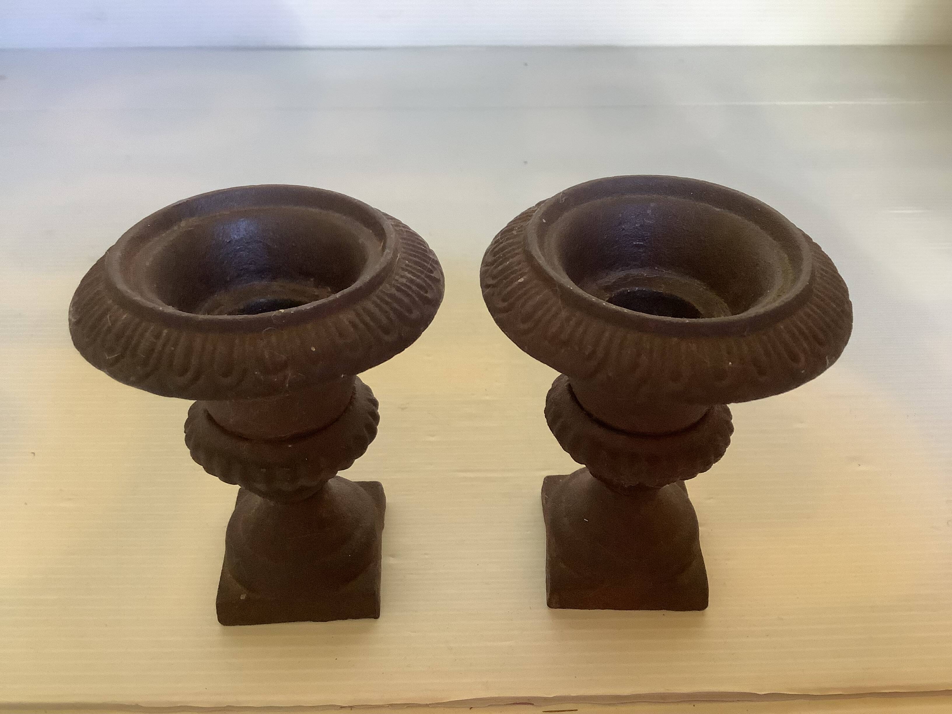 Pair of Médicis vase candlesticks in cast iron