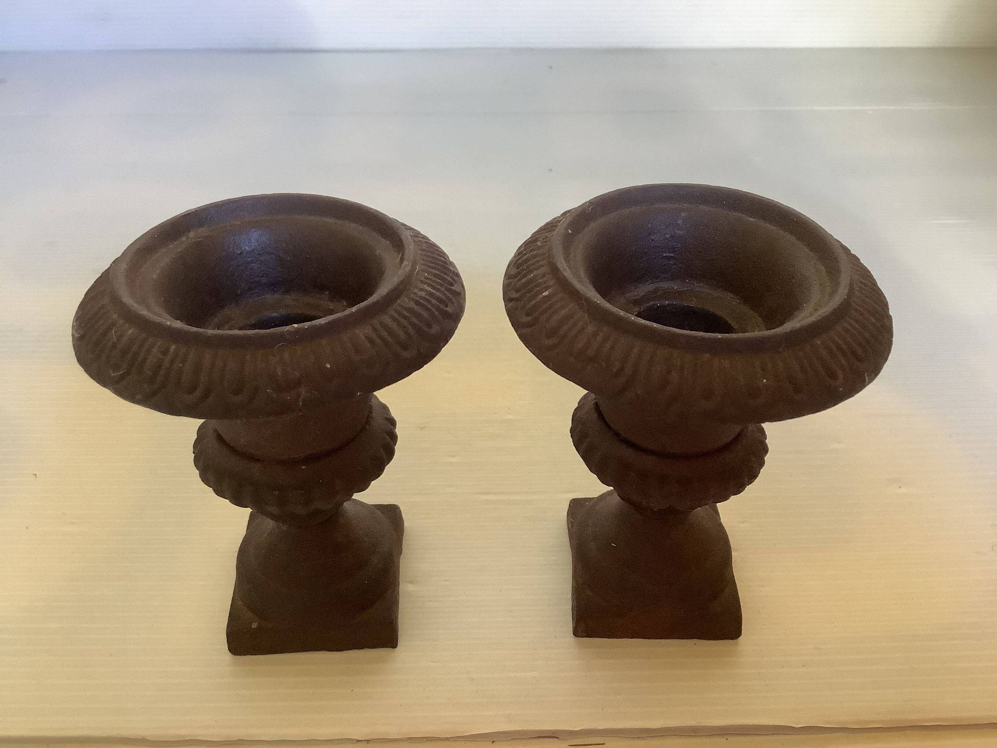 Pair of Médicis vase candlesticks in cast iron