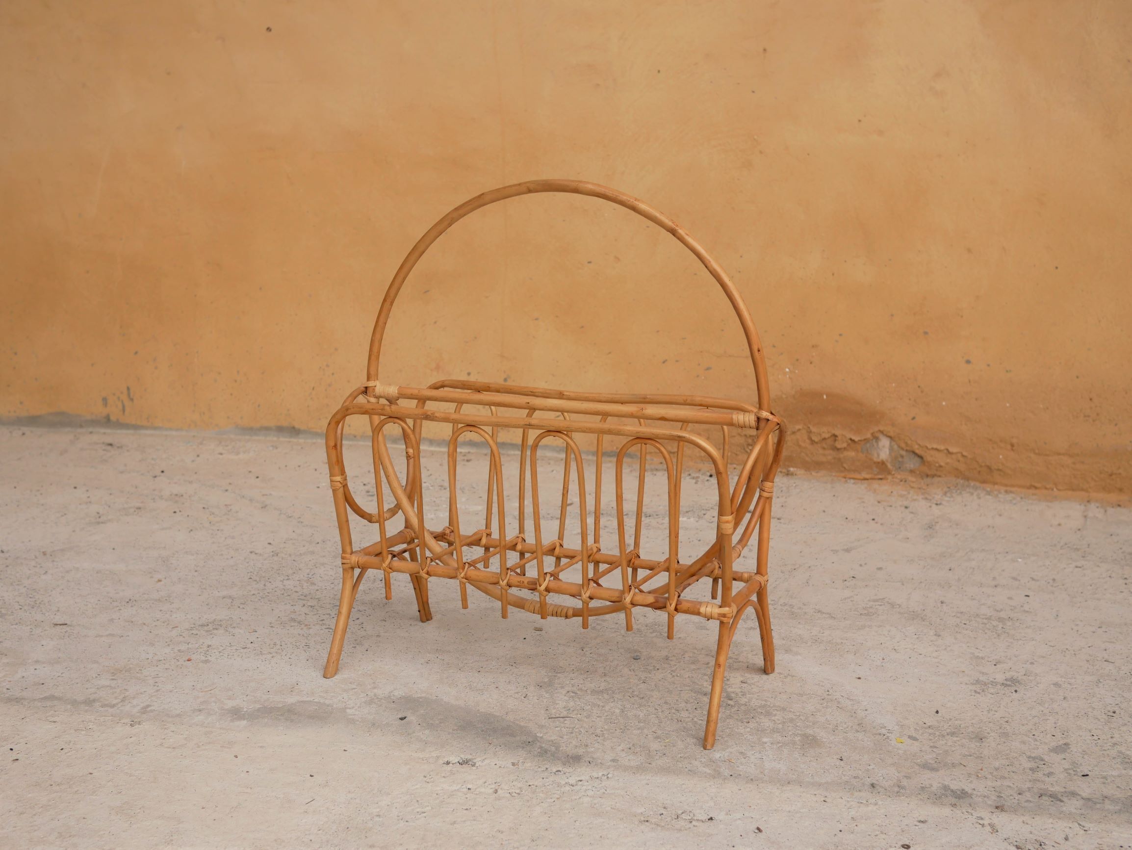 Porte-revues vintage en rotin
