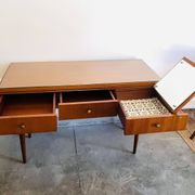Console en teck années 50 par Gaston Poisson – 3 tiroirs, miroir