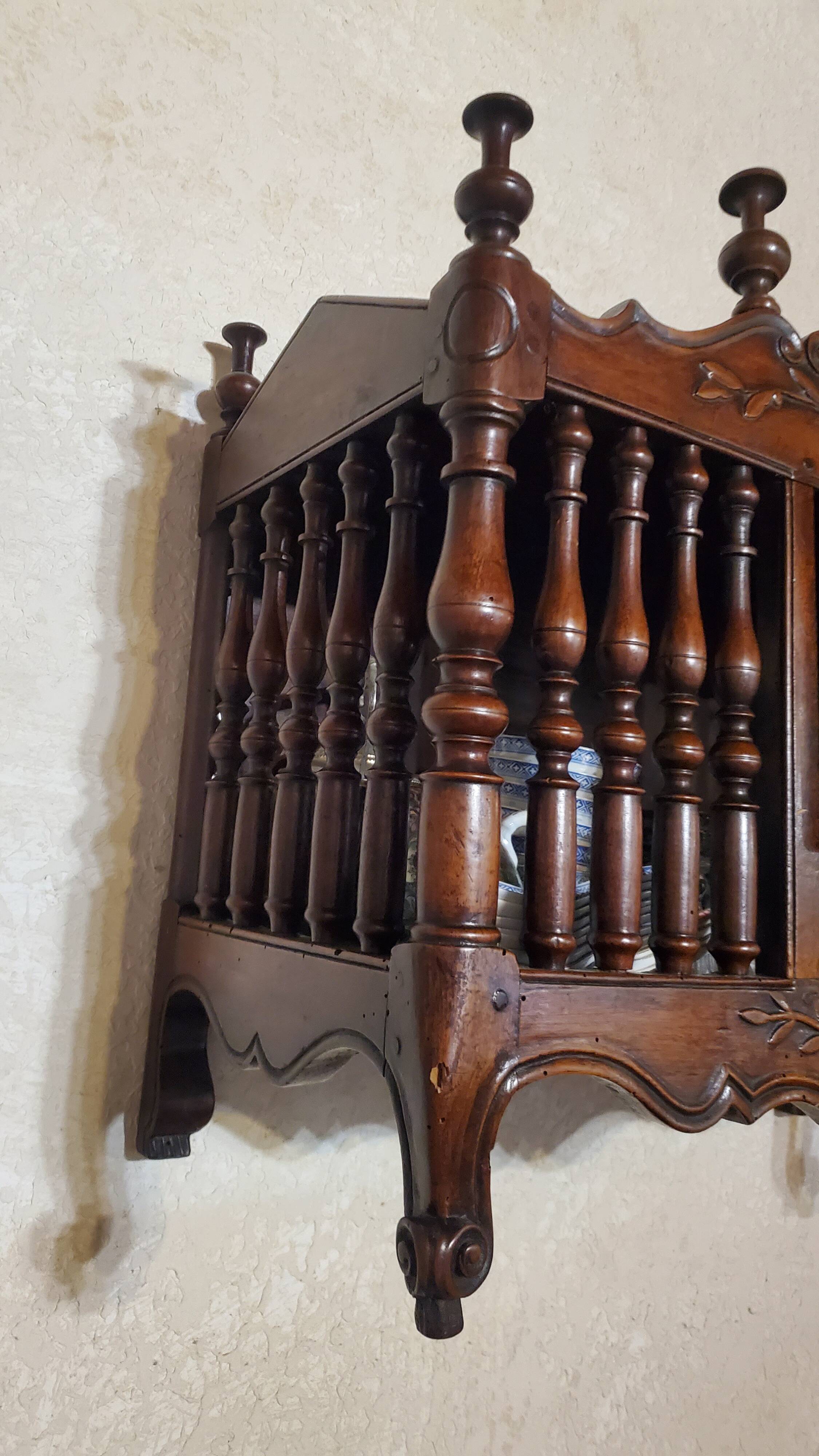 Provençal wooden bread bin