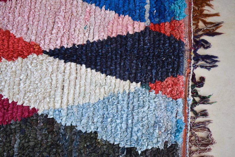 Carpet Moroccan vintage. 90 x 305