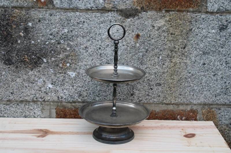 Two-tier silver-plated metal serving stand – Vintage style