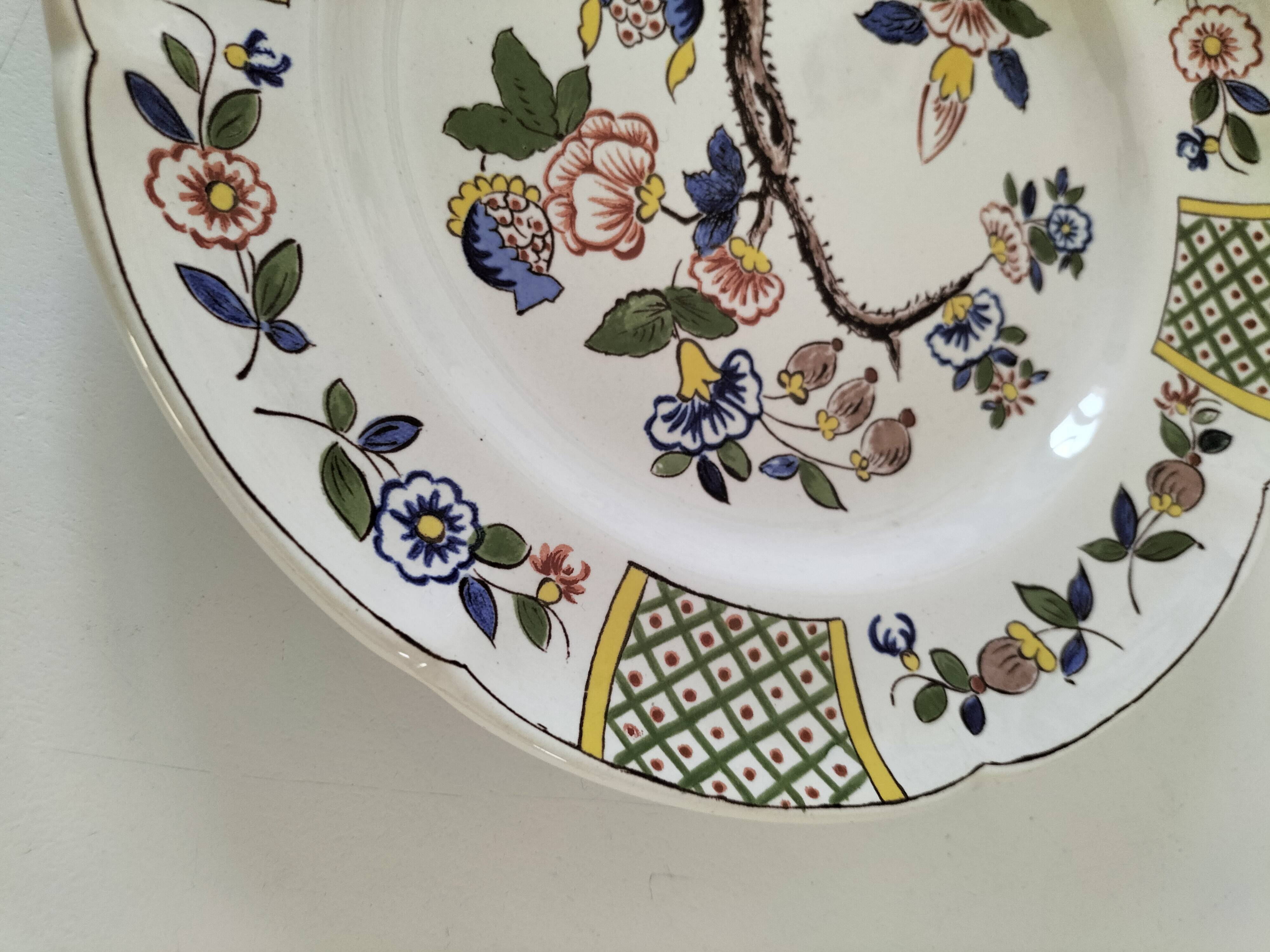 Saint-Clément plate with polychrome floral decoration