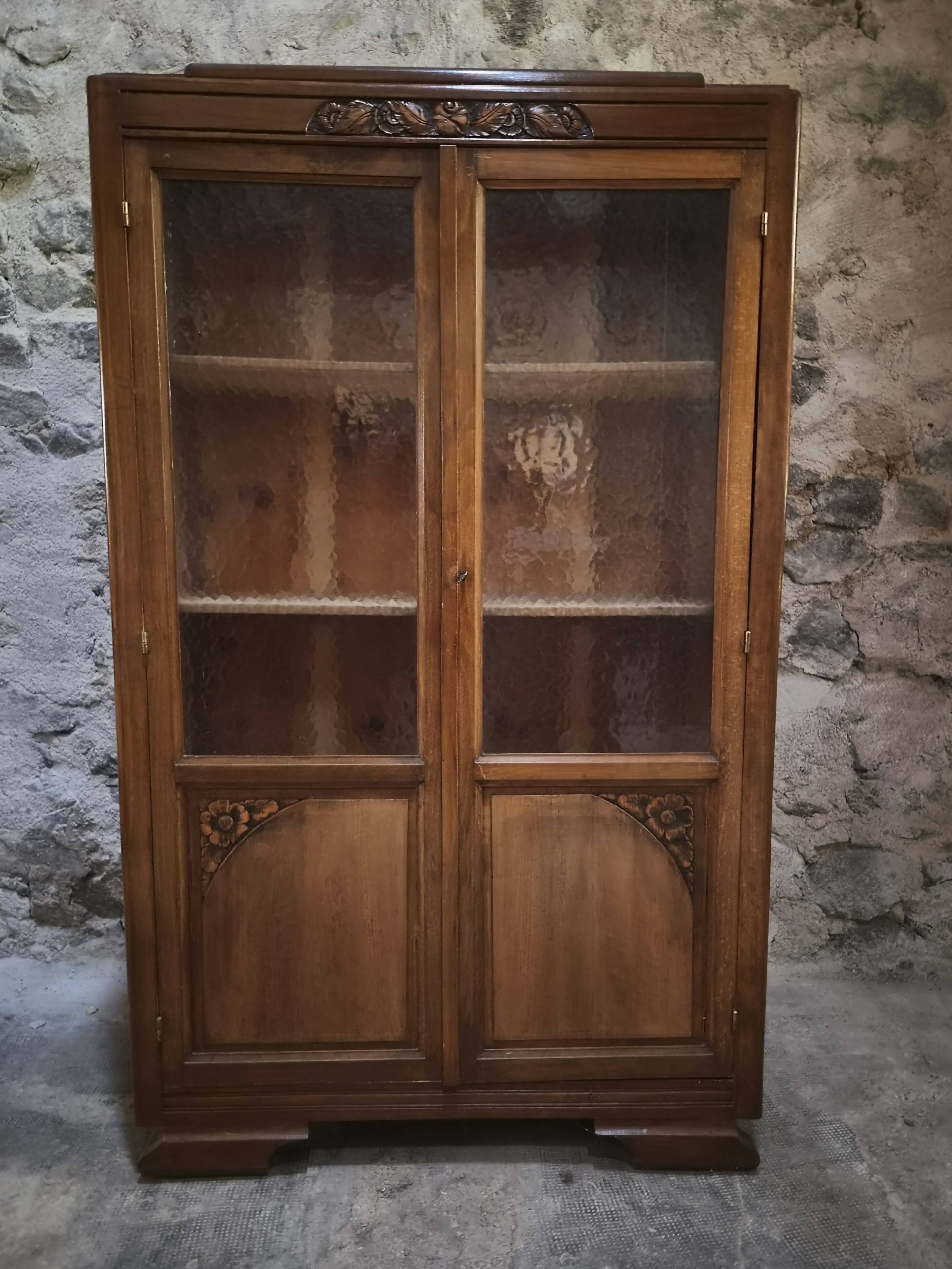 Vitrine française vintage en hêtre, bibliothèque à porte vitrée, meuble Art déco, vers 1930–1950
