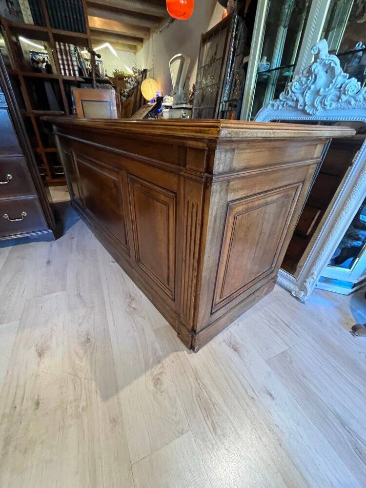 Fine draper's furniture from the late 19th to early 20th century.