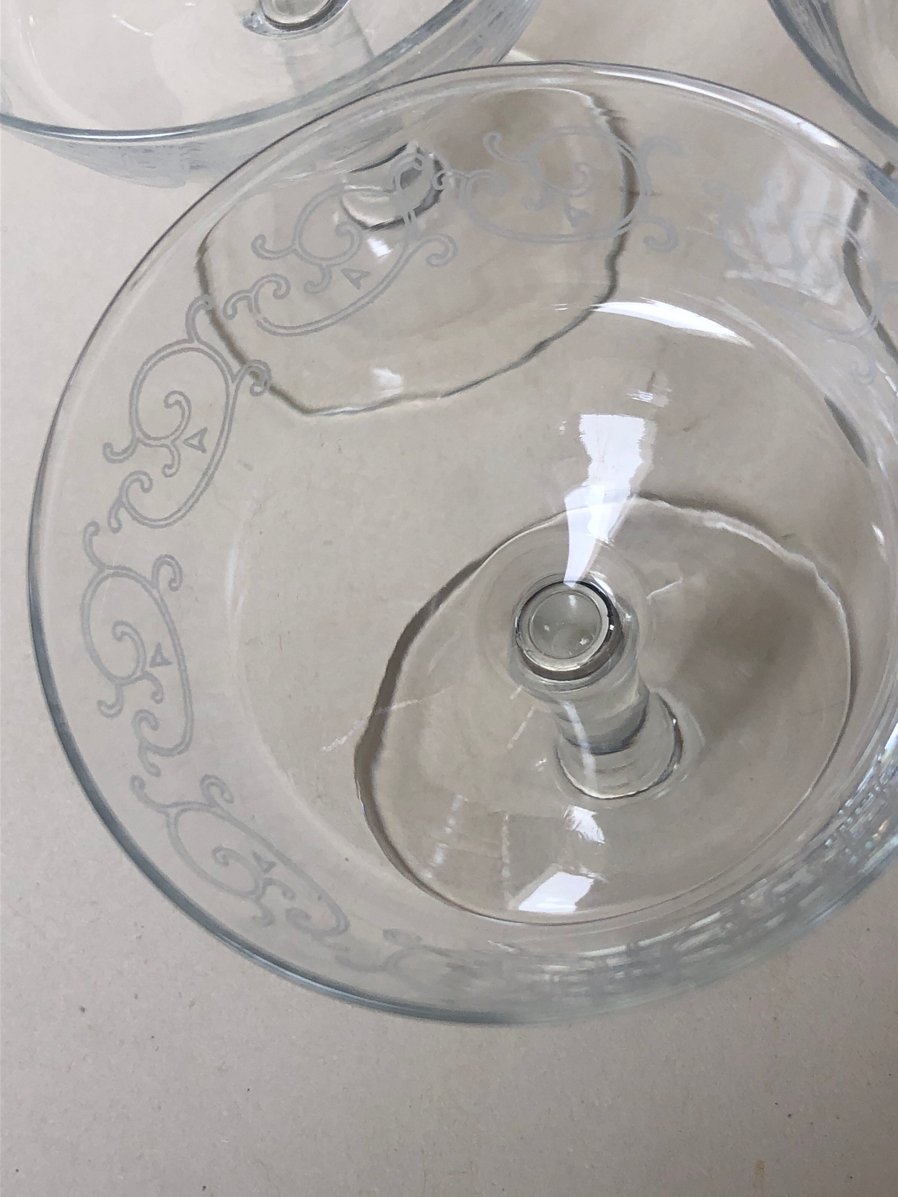 Set of 11 cups to serious champagne edged swirls white