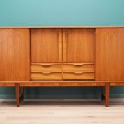 Buffet haut en teck, design danois, années 1960, production : Danemark